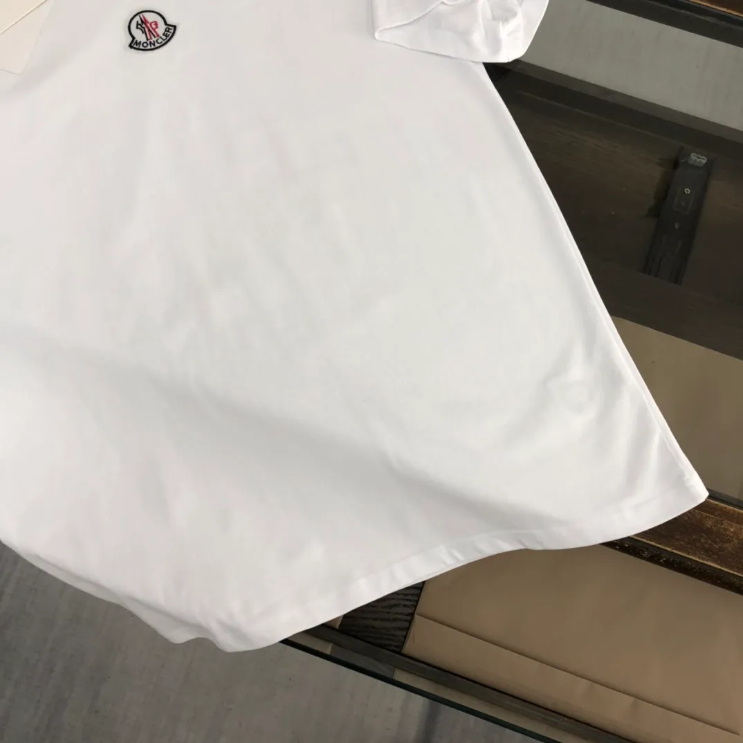 P160 🔥Moncler's new summer minimalist short-sleeved T-shirt. This T-shirt is the crystallization of Moncler's pure personality and functionality. It is specially designed to create a casual look. It is suitable for matching with various clothing. It is made of custom-woven high-density cotton fabric! Black White S~XL