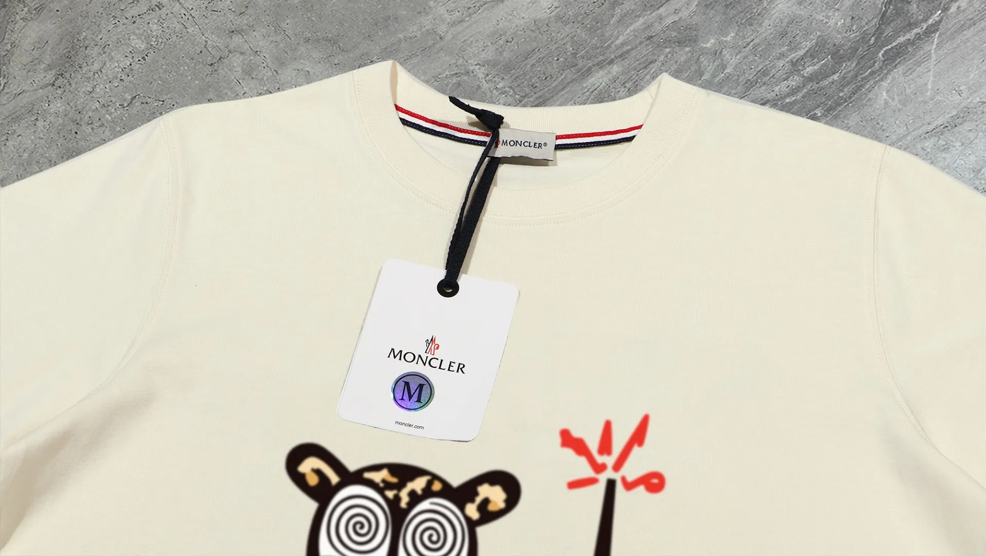P210 High-version sweatshirt) [Long-term stock] 〖𝐌𝐎𝐍𝐂𝐋𝐄𝐑~Mask〗 Made of 440g heavy-weight fabric. It is different from the market currency. It can be matched with any variety and is properly handsome. 😎The whole dress is made of double waistcoats. The double waistcoats make the whole dress more three-dimensional. Not ordinary factories can do such fine work. 2025 Spring runway version of the T stage, on sale at the counter, round neck terry sweatshirt, high-end double-strand pure cotton, custom-made stretch ribs, dyed in the same vat, complete with three standards, matched with exquisite embroidered LOGO on the chest, simple and advanced, same style for men and women. Color: black, apricot, white, size: S M L XL 2XL