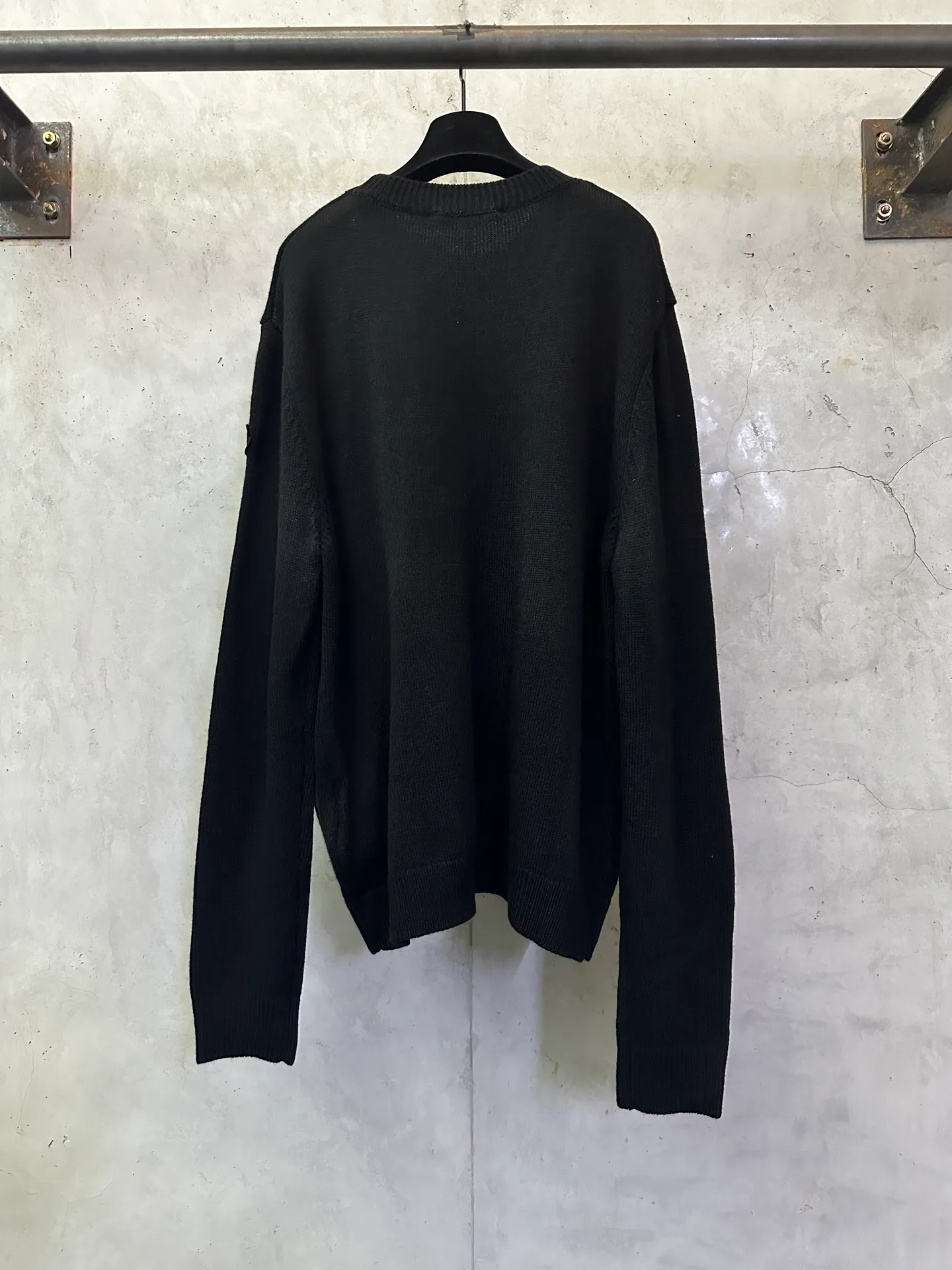 P450 MONCLER masked ss25 embroidered logo round neck long-sleeved sweater. Fabric: Made of 35% wool double-ply blended wool. Dry cleaning is recommended (this product is woven from wool and is not easy to machine wash). Customized hardware. Thread. Accessories. Matching. Same style for men and women. -Color: Black -Size: S M L XL