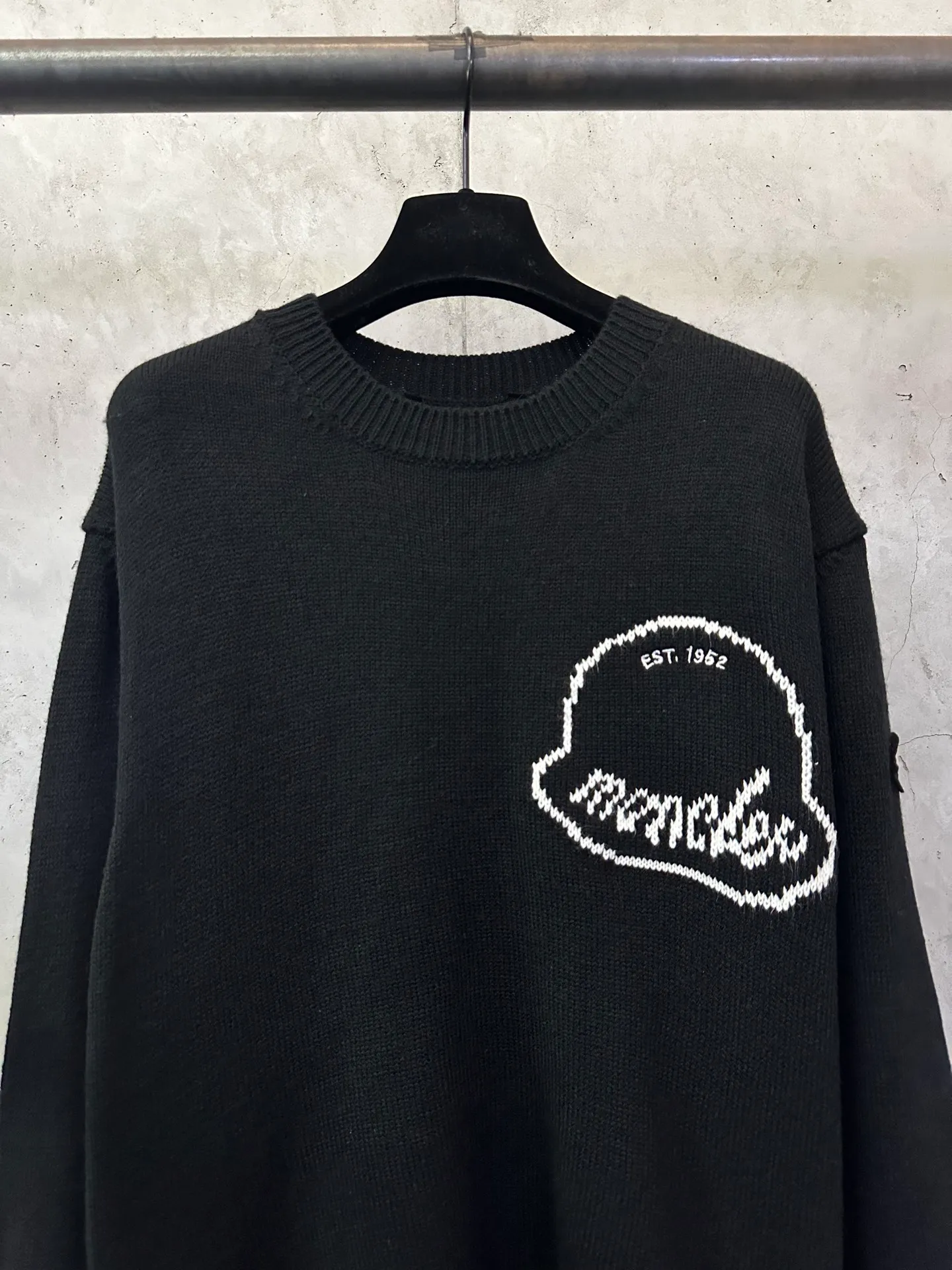 P450 MONCLER masked ss25 embroidered logo round neck long-sleeved sweater. Fabric: Made of 35% wool double-ply blended wool. Dry cleaning is recommended (this product is woven from wool and is not easy to machine wash). Customized hardware. Thread. Accessories. Matching. Same style for men and women. -Color: Black -Size: S M L XL