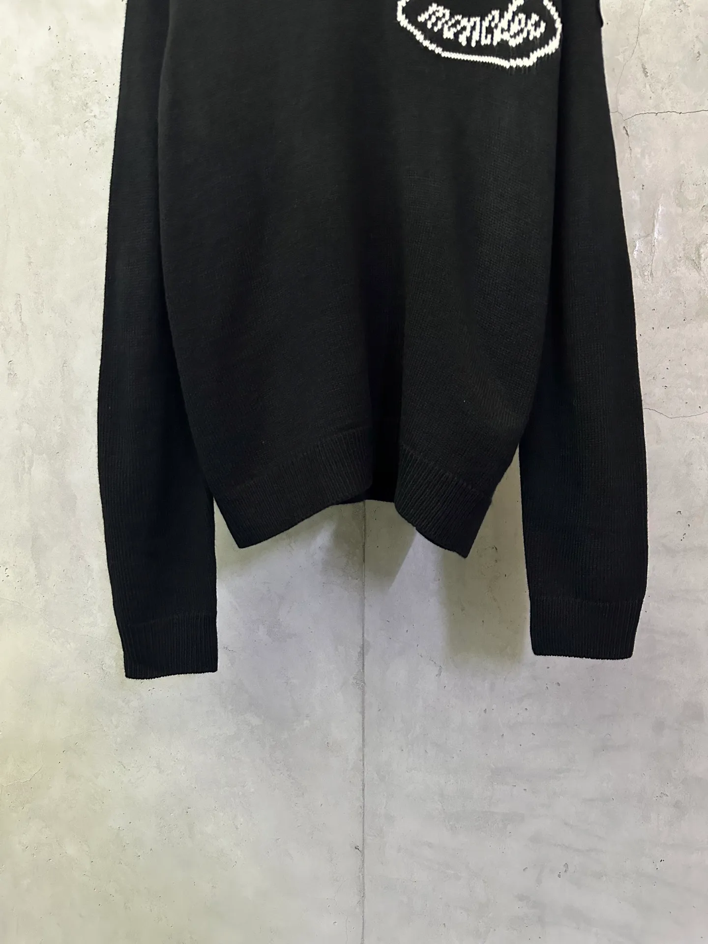 P450 MONCLER masked ss25 embroidered logo round neck long-sleeved sweater. Fabric: Made of 35% wool double-ply blended wool. Dry cleaning is recommended (this product is woven from wool and is not easy to machine wash). Customized hardware. Thread. Accessories. Matching. Same style for men and women. -Color: Black -Size: S M L XL