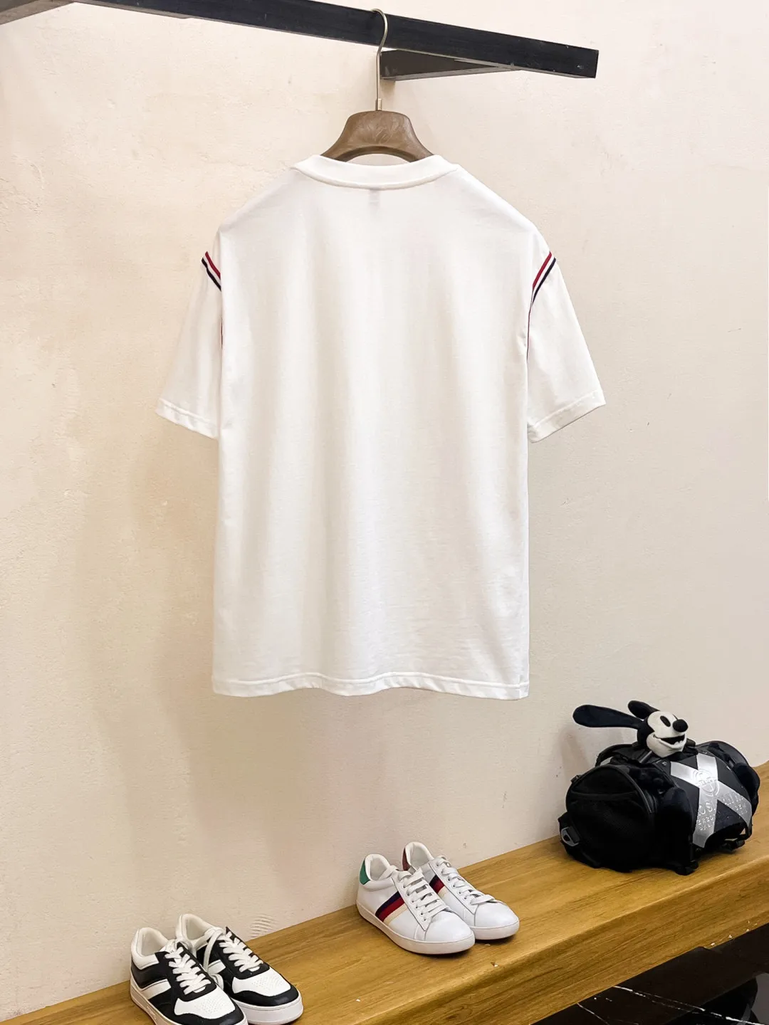 P560 Brand [MONCLER Mouth Covered] 2025 round neck short-sleeved shorts suit. The pure cotton fabric upper body will not be stuffy, the smooth and comfortable skin-friendly effect is more breathable, the fabric has its own texture, classic logo technology, a new interpretation from a unique angle, the first choice for fashion and versatility! Size: M-3XL (maximum wear: 190 pounds)