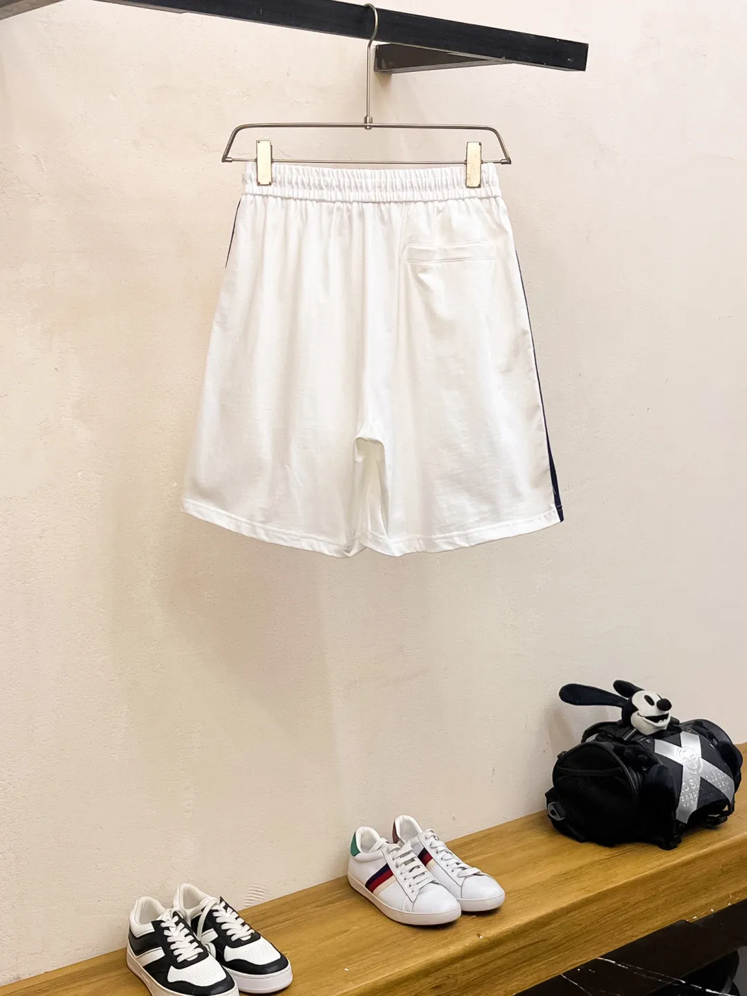 P560 Brand [MONCLER Mouth Covered] 2025 round neck short-sleeved shorts suit. The pure cotton fabric upper body will not be stuffy, the smooth and comfortable skin-friendly effect is more breathable, the fabric has its own texture, classic logo technology, a new interpretation from a unique angle, the first choice for fashion and versatility! Size: M-3XL (maximum wear: 190 pounds)