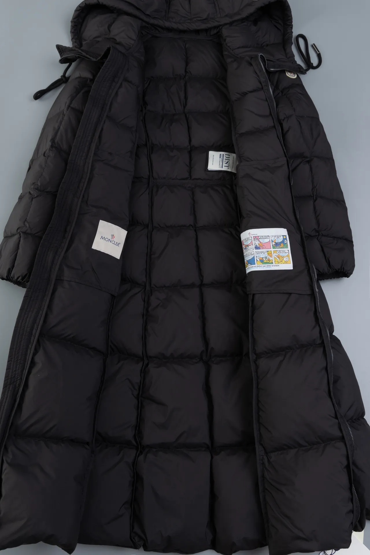 P1020 top version (Little Red Book’s popular model Runaway Princess) MONCLER/Mongolian 24ss Disney Runaway Princess series long corset winter new product long style ladies runaway princess must-have hot style. Women’s long down interprets classic items in new proportions, showing impeccable fashion style. Product Details The long down is made of polyester fabric and has a slim, wide silhouette. It has a nipped-in waist and a lightweight lining. The three-dimensional hood adds a finishing touch to the style. Size: 0/1/2/3