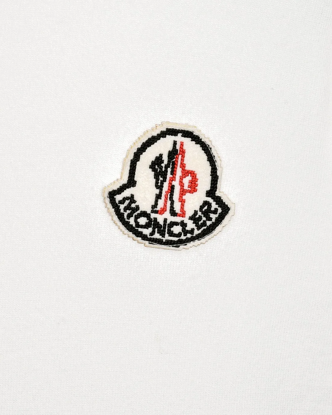 P236 Moncler/muzzle 25Fw classic chest Logo letter badge logo casual knitted pullover sweater 2025FW official website new original fabric official same style Selected sweater customization Imported wool fabric High-end version, counter custom fabric High breathability and comfort, exquisite workmanship, impeccable detail processing, ✅ custom logo engraved buttons, three labels complete. Brand element design concept reflects high quality. It feels delicate and soft! Presenting a casual cut, the upper body shape is great 🐍 Color; black, white and gray Size: M-XXXL