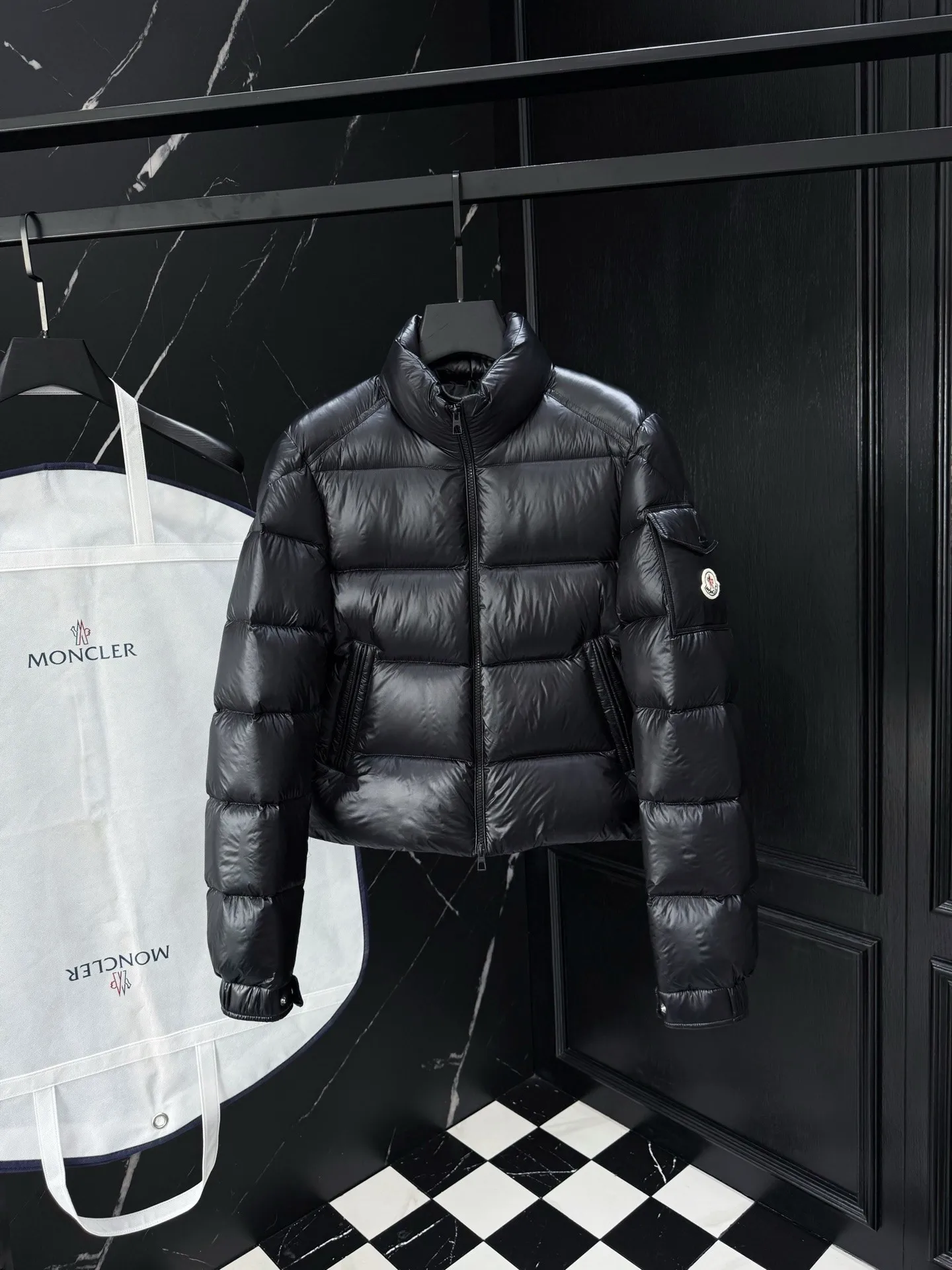P760 moncler 🌟down jacket, original custom-made hardware accessories, all imported and original customization, welcome to compare, absolutely high quality, using top-grade 90 white duck down, super soft, fluffy and plump, super heavy-duty, excellent fabric workmanship, perfect version, note⚠fabric is super comfortable, exclusive model, non-market product, women's model, color: black, white, pink, size: 1234