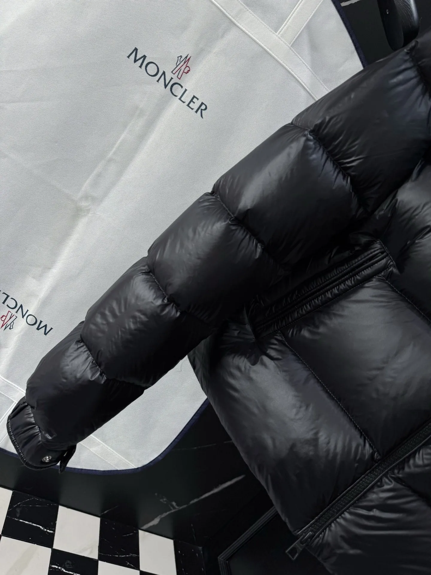 P760 moncler 🌟down jacket, original custom-made hardware accessories, all imported and original customization, welcome to compare, absolutely high quality, using top-grade 90 white duck down, super soft, fluffy and plump, super heavy-duty, excellent fabric workmanship, perfect version, note⚠fabric is super comfortable, exclusive model, non-market product, women's model, color: black, white, pink, size: 1234