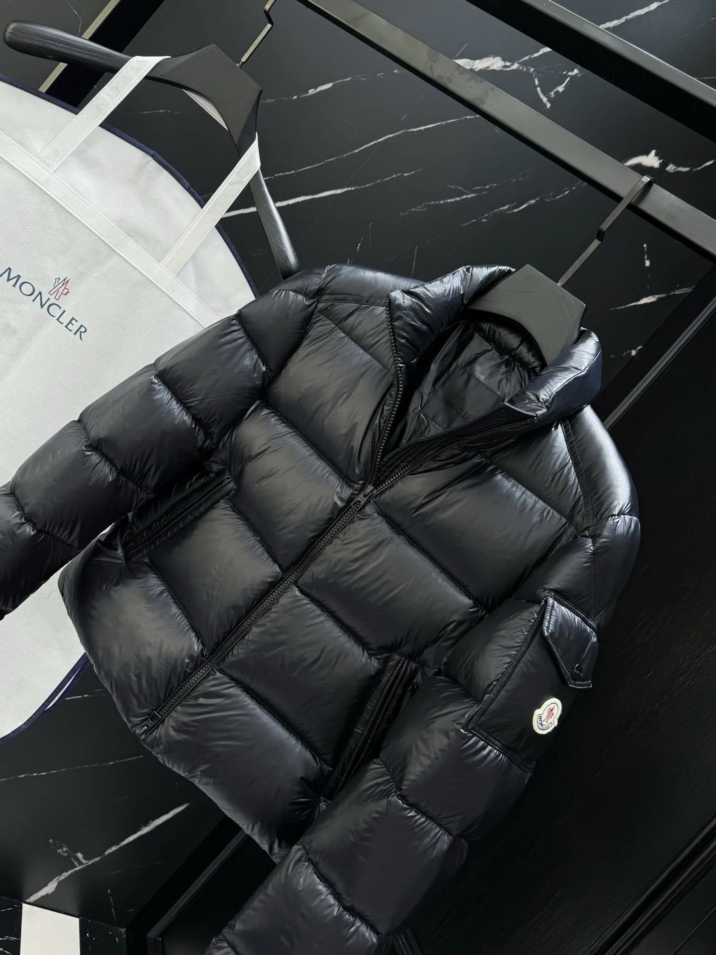 P760 moncler 🌟down jacket, original custom-made hardware accessories, all imported and original customization, welcome to compare, absolutely high quality, using top-grade 90 white duck down, super soft, fluffy and plump, super heavy-duty, excellent fabric workmanship, perfect version, note⚠fabric is super comfortable, exclusive model, non-market product, women's model, color: black, white, pink, size: 1234