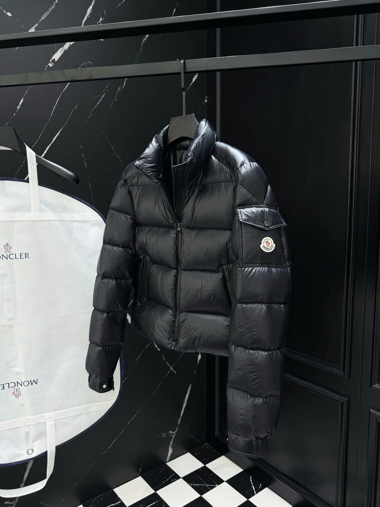 P760 moncler 🌟down jacket, original custom-made hardware accessories, all imported and original customization, welcome to compare, absolutely high quality, using top-grade 90 white duck down, super soft, fluffy and plump, super heavy-duty, excellent fabric workmanship, perfect version, note⚠fabric is super comfortable, exclusive model, non-market product, women's model, color: black, white, pink, size: 1234