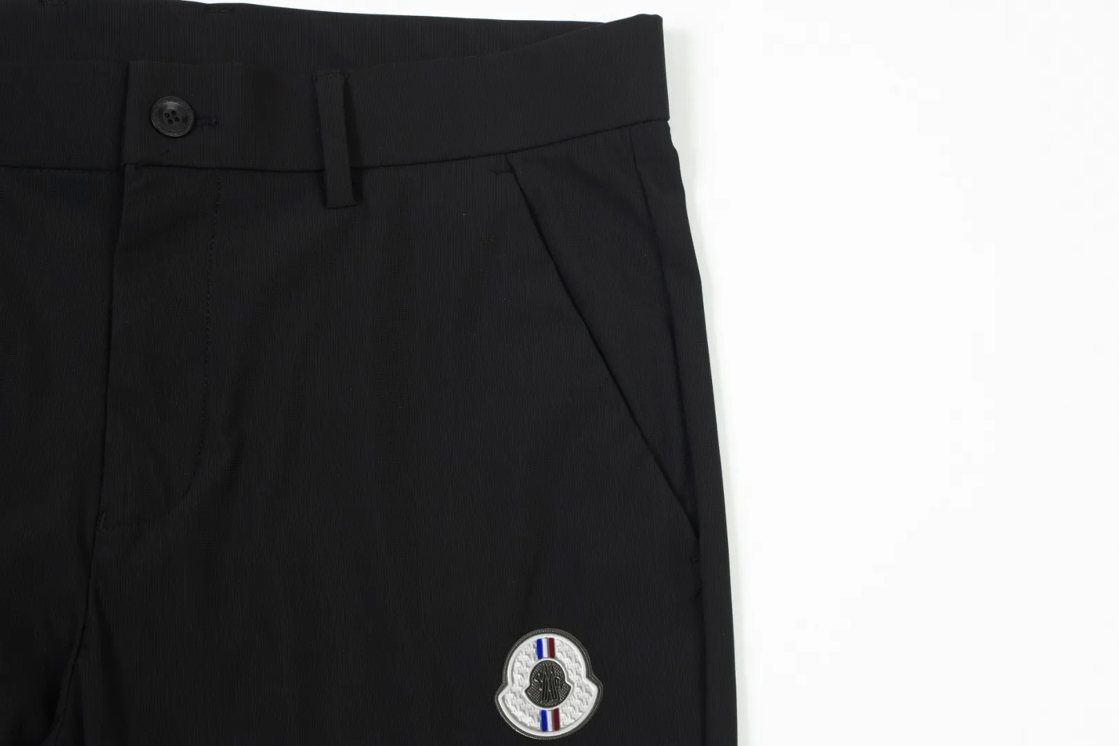 P250 Moncler spring and summer new model, two-color high-quality thin business casual fashionable ice silk trousers. Smooth, comfortable, anti-wrinkle and traceless good trousers. 🗯Soft texture, slightly elastic to the touch, cool ice silk trousers. Waist elastic band, fashionable version design. 🗯 Neat and neat line routing, suitable for both business and leisure! It can be easily controlled by all body types. Two classic colors are available. 🗯New summer product. Versatile and easy to match. The upper body is very simple, handsome and stylish. Both men and women can easily control it. Color: Black Gray Size: M-XXXL