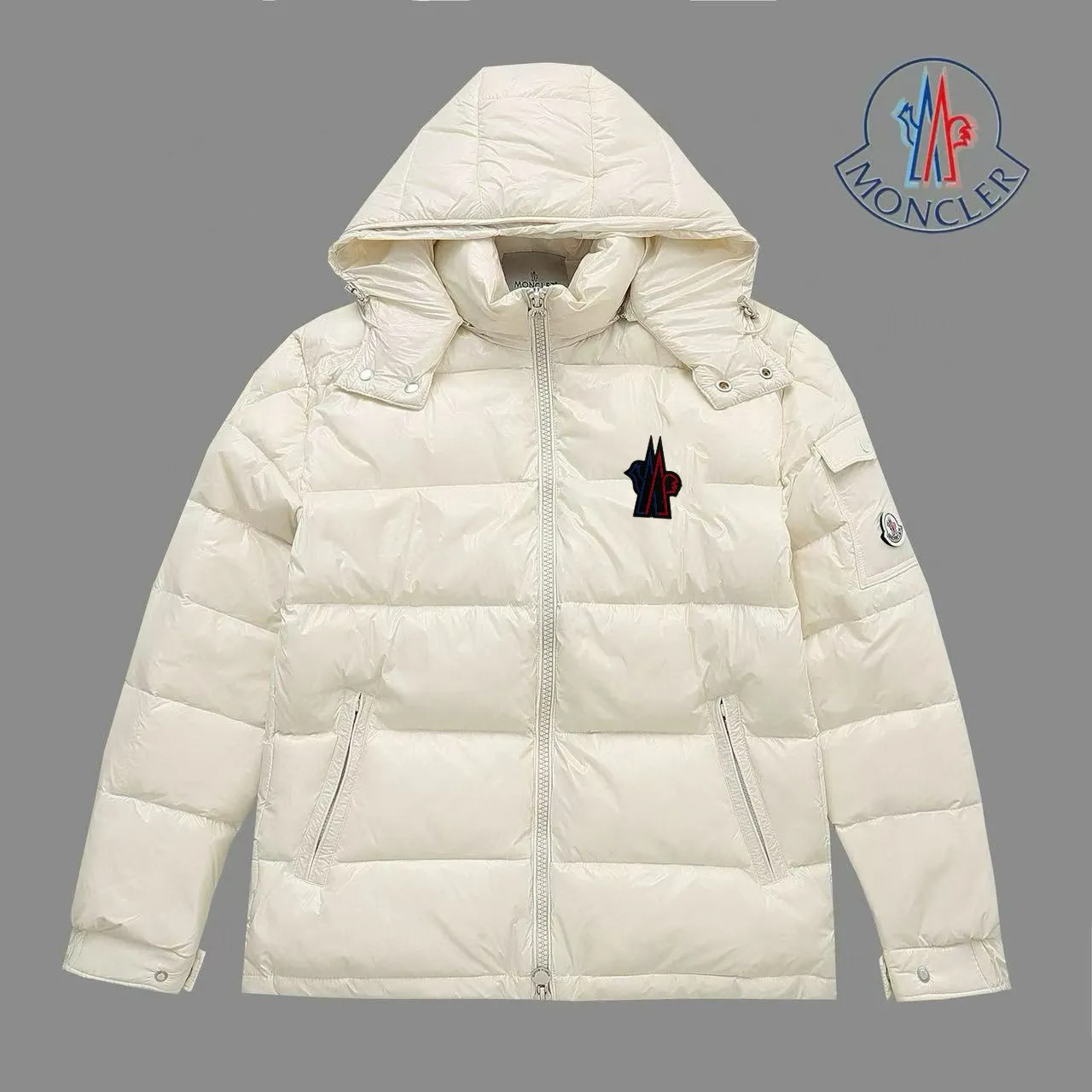 P720 MONCLER Meng Mouth Maya Down Jacket: Color/off-white, black Size: M. L. Zipper pendant with custom logo Fabric: 400D bright nylon, anti-fouling, anti-wrinkle, waterproof and windproof, very wear-resistant, breathable and comfortable.           Embroidery: Straight lines, smooth curves, dense and neat stitches, no jagged edges, flat embroidery surface, no skewed threads, consistent stitch length, no bottom exposed, no overlap, smooth embroidery surface, no ink marks and other stains. Advanced imported embroidery machines are used to ensure embroidery quality.