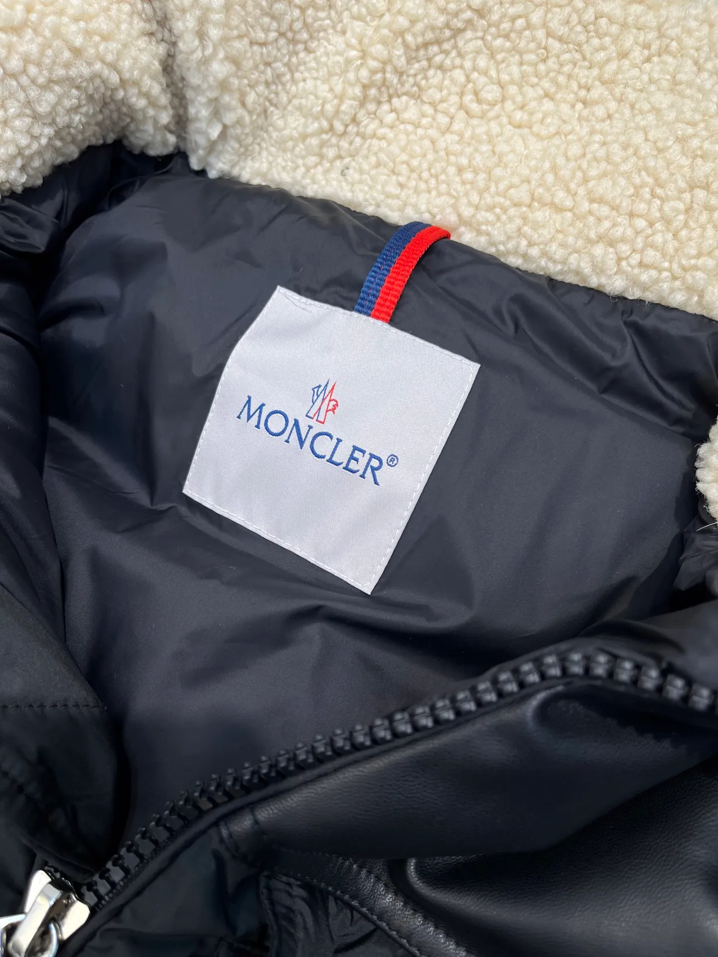 P1080 moncler 🌟down jacket, original custom-made hardware accessories, all imported and original customization, welcome to compare, absolutely high quality, using top-grade 90 white duck down, super soft, fluffy and plump, super heavy-duty, fabric workmanship, perfect version, pay attention to the fabric, super comfortable, exclusive model, non-market goods, same sizes for men and women.  size: 123456