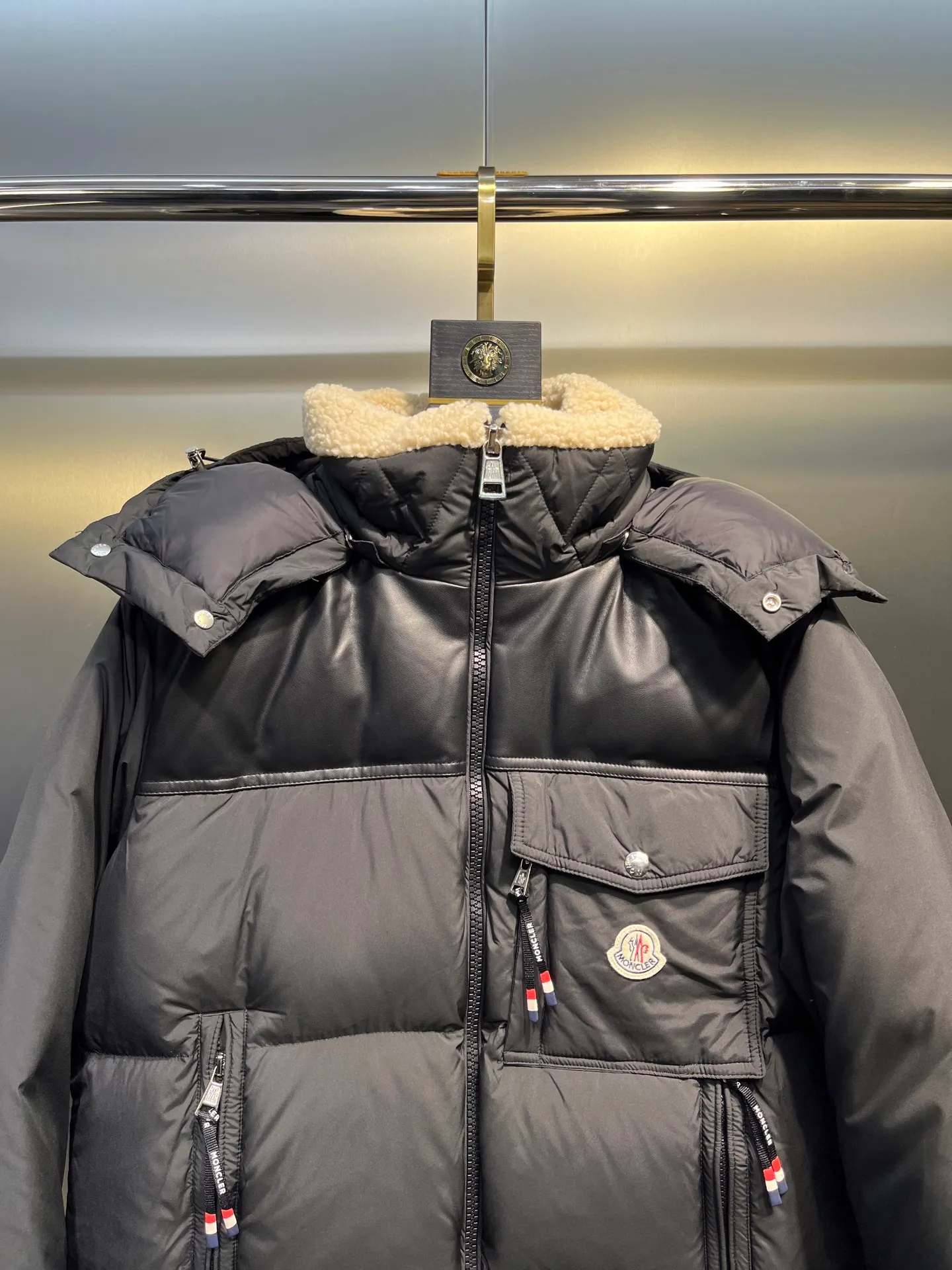 P1080 moncler 🌟down jacket, original custom-made hardware accessories, all imported and original customization, welcome to compare, absolutely high quality, using top-grade 90 white duck down, super soft, fluffy and plump, super heavy-duty, fabric workmanship, perfect version, pay attention to the fabric, super comfortable, exclusive model, non-market goods, same sizes for men and women.  size: 123456