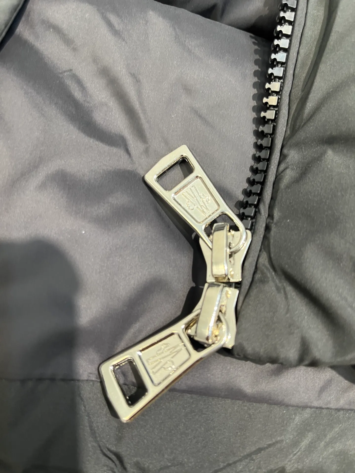 P1080 moncler 🌟down jacket, original custom-made hardware accessories, all imported and original customization, welcome to compare, absolutely high quality, using top-grade 90 white duck down, super soft, fluffy and plump, super heavy-duty, fabric workmanship, perfect version, pay attention to the fabric, super comfortable, exclusive model, non-market goods, same sizes for men and women.  size: 123456
