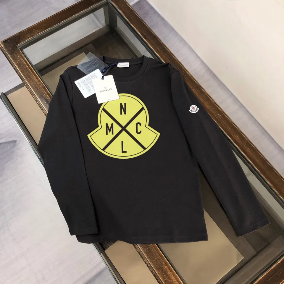 P180, a non-off-the-shelf model, you can trust it. Moncler printed long-sleeved T-shirt, 240g breathable cotton fabric, very soft and comfortable texture, does not shrink, does not deform, does not ball), can be worn alone as a base layer. Original customized accessories, collar label, care mark, hangtag, packaging (perfect details) Color: White Black Size: XS S M L