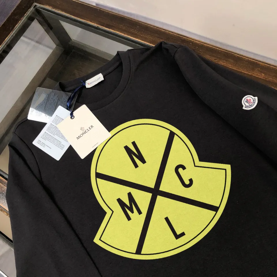 P180, a non-off-the-shelf model, you can trust it. Moncler printed long-sleeved T-shirt, 240g breathable cotton fabric, very soft and comfortable texture, does not shrink, does not deform, does not ball), can be worn alone as a base layer. Original customized accessories, collar label, care mark, hangtag, packaging (perfect details) Color: White Black Size: XS S M L