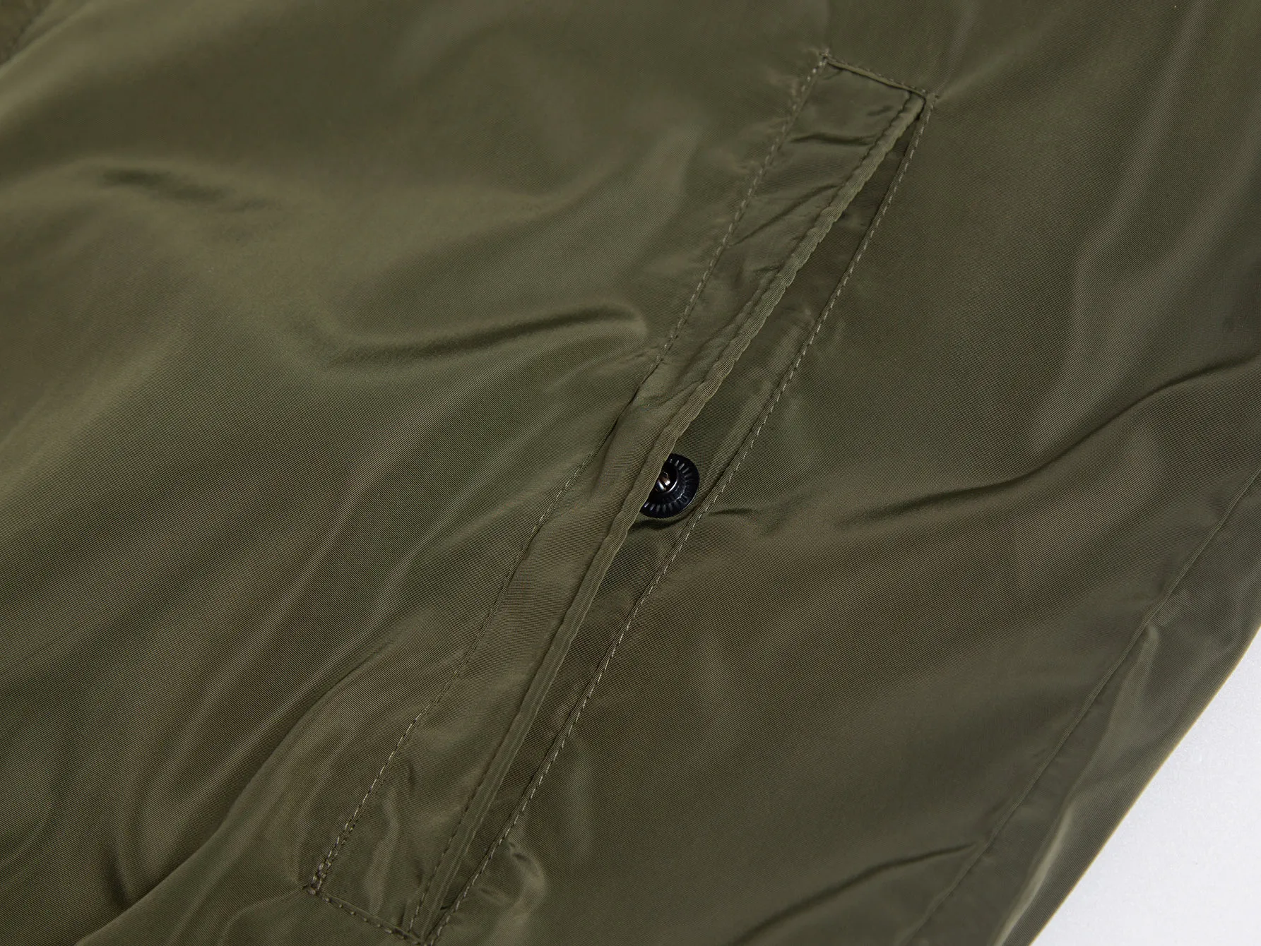 P520 ZP version) -Moncler's official website classic model is new. The letter jacquard windbreaker jacket is the same for men and women. -YB molded fabric details are the same. A full set of accessories are customized. Different from the market currency. Welcome to compare. -Color: black, white, royal blue, military green. -Code number 1 2 3 4 5