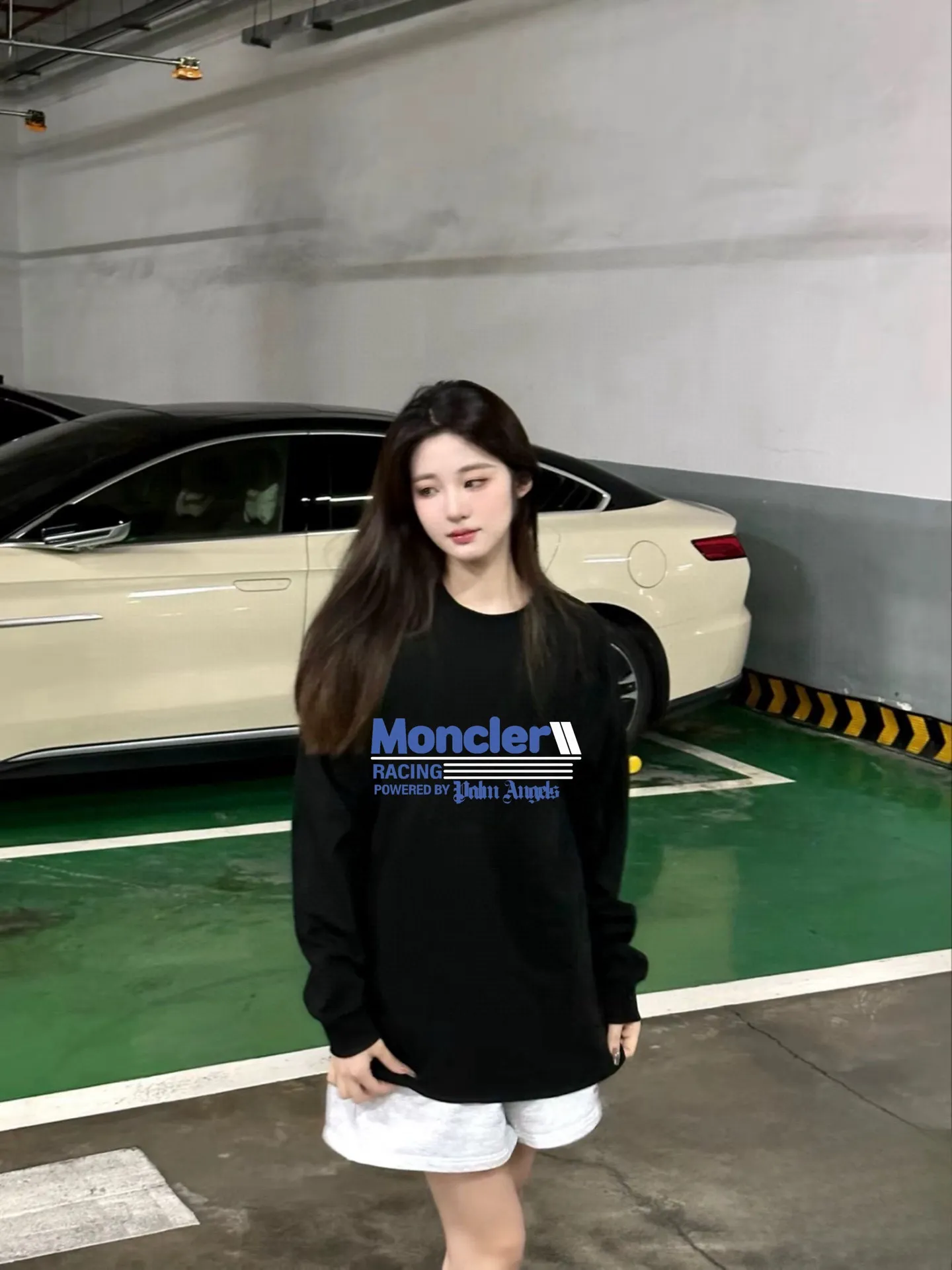 P170 Moncler 2025 new model, blue letter logo, same style for men and women, long-sleeved T-shirt ·Customized 300g 100% double yarn pure cotton fabric ·Dyeing 32 count double-strand thread ·Collar label, hangtag, main mark and three labels complete Color: Black Size: XS S M L