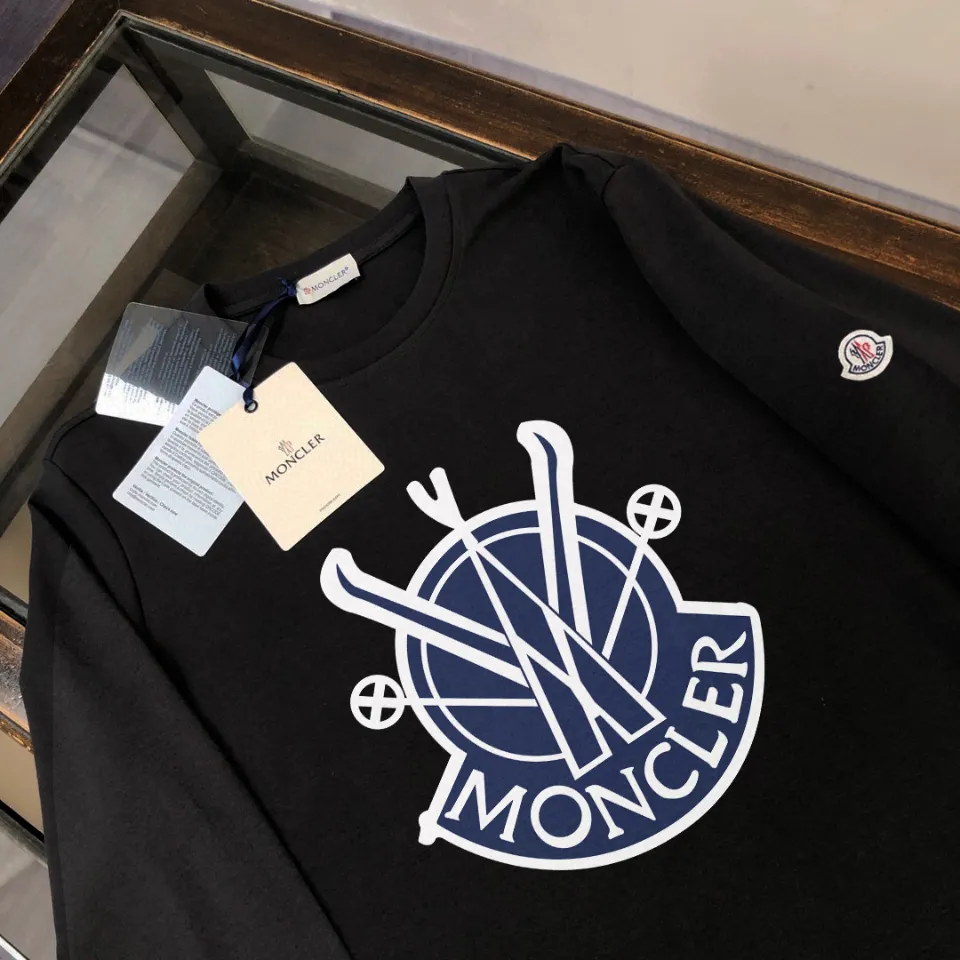P180, a non-off-the-shelf model, you can trust it. Moncler printed long-sleeved T-shirt, 240g breathable cotton fabric, very soft and comfortable texture, does not shrink, does not deform, does not ball), can be worn alone as a base layer. Original customized accessories, collar label, care mark, hangtag, packaging (perfect details) Color: White Black Size: XS S M L