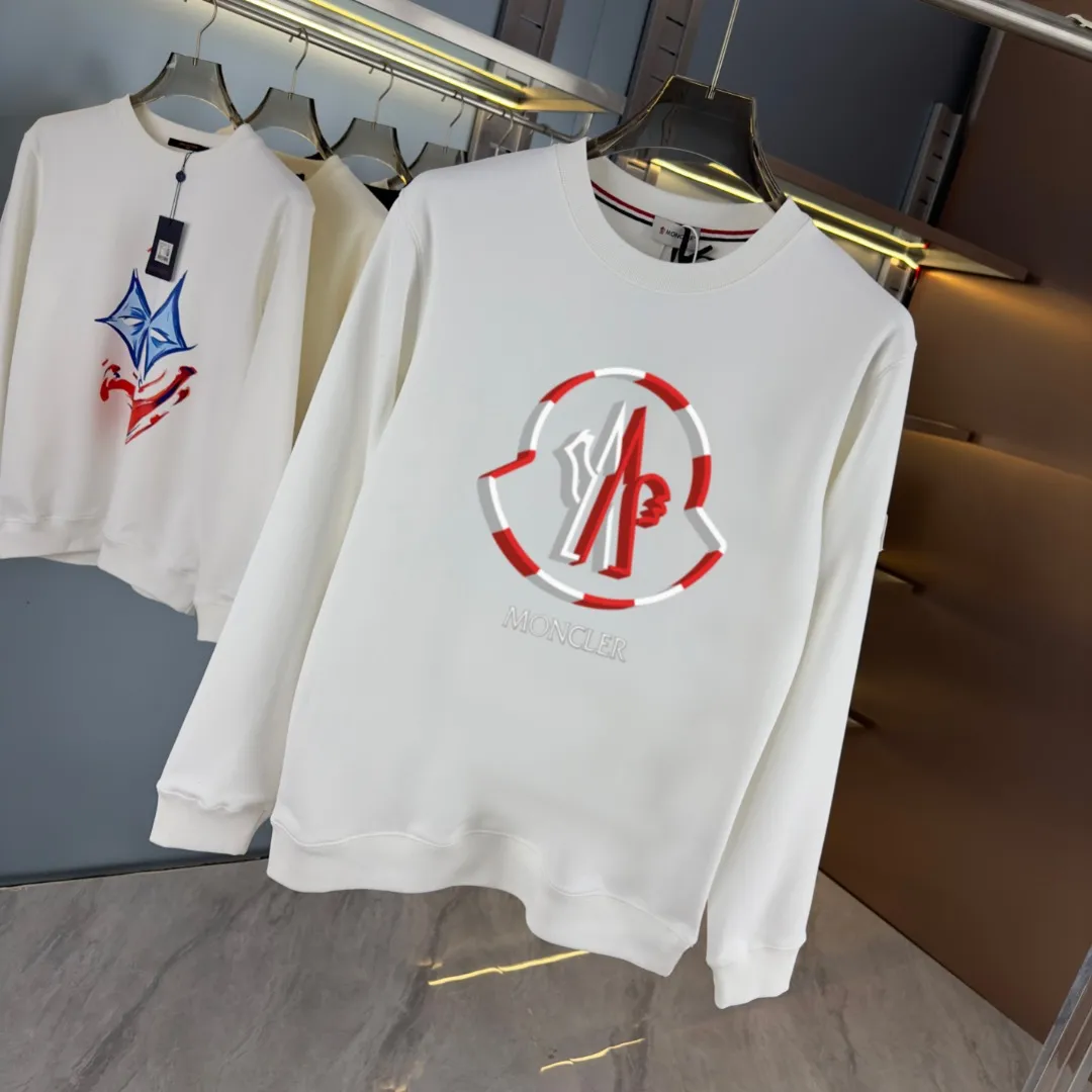 P210 High-version sweatshirt) [Long-term stock] 〖𝐌𝐎𝐍𝐂𝐋𝐄𝐑~Mask〗 Made of 440g heavy-weight fabric. It is different from the market currency. It can be matched with any variety and is properly handsome. 😎The whole dress is made of double waistcoats. The double waistcoats make the whole dress more three-dimensional. Not ordinary factories can do such fine work. 2025 Spring runway version of the T stage, on sale at the counter, round neck terry sweatshirt, high-end double-strand pure cotton, custom-made stretch ribs, dyed in the same vat, complete with three standards, matched with exquisite embroidered LOGO on the chest, simple and advanced, same style for men and women. Color: black, apricot, white, size: S M L XL 2XL