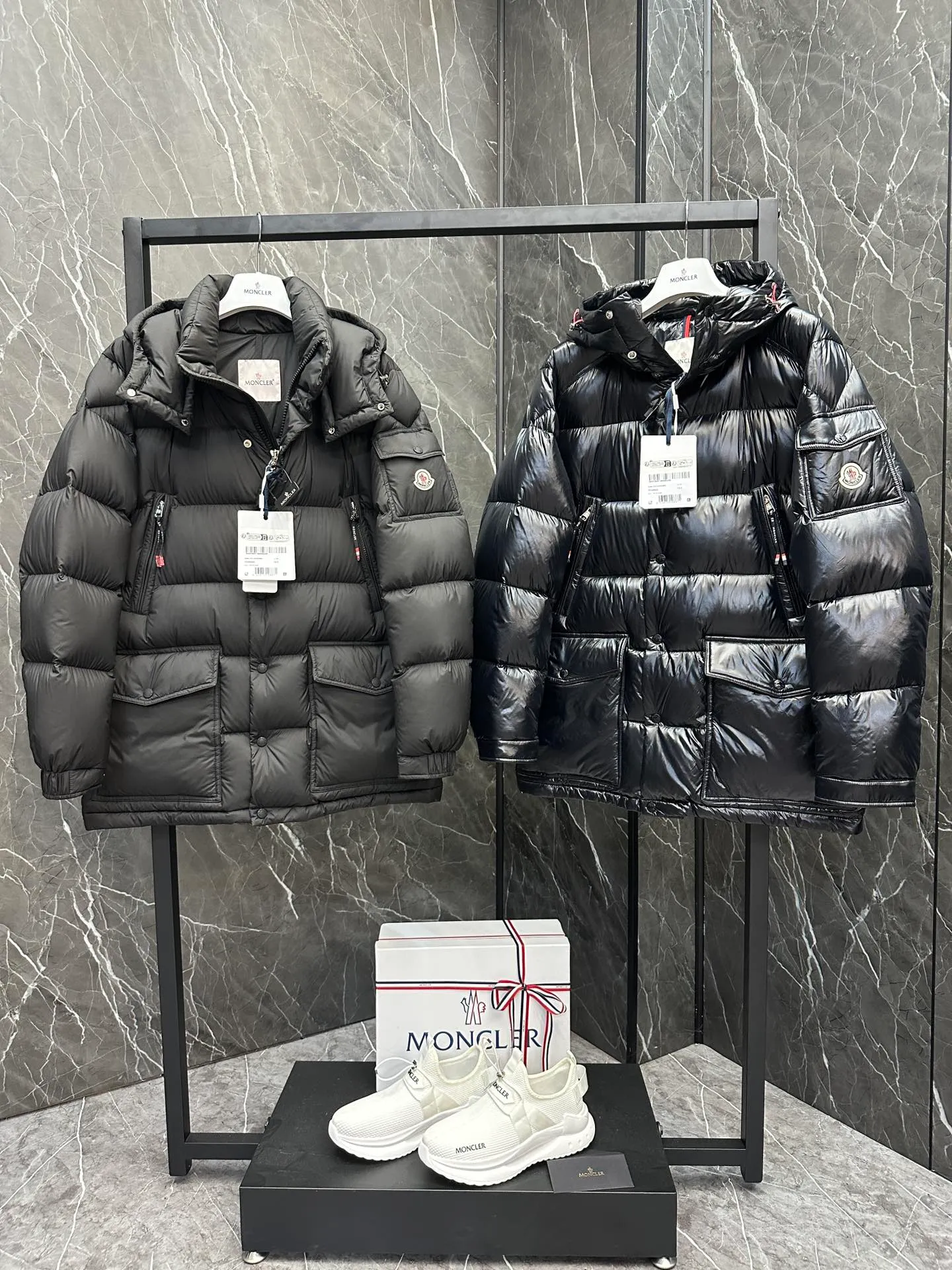 Moncler Chiablese mid-length down jacket. Two colors available. Matte/classic. P1460