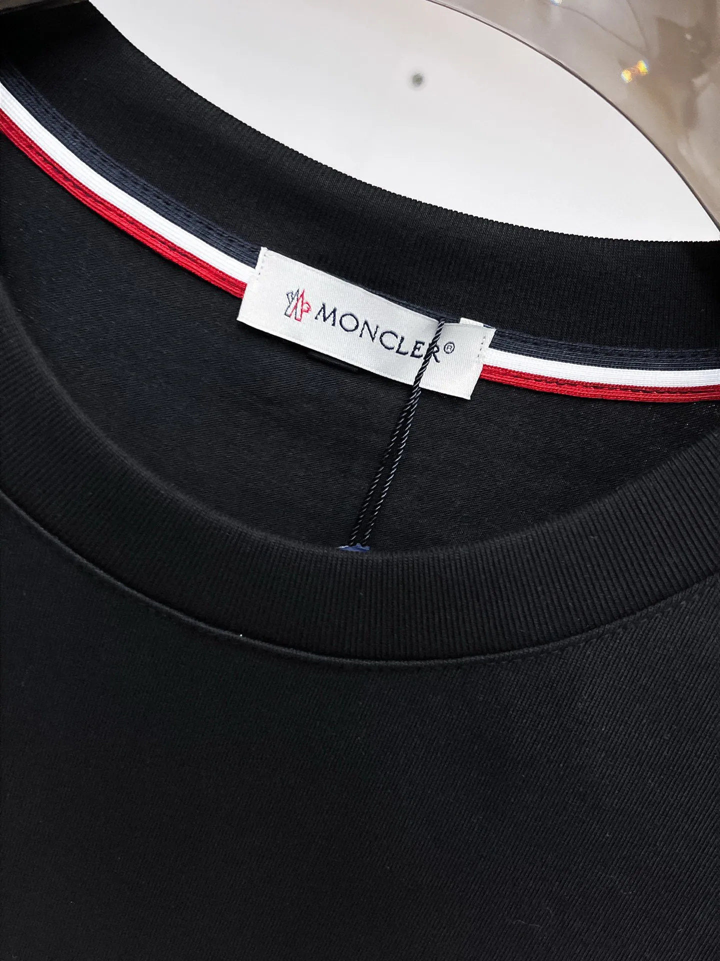 P560 Brand [MONCLER Mouth Covered] 2025 round neck short-sleeved shorts suit. The pure cotton fabric upper body will not be stuffy, the smooth and comfortable skin-friendly effect is more breathable, the fabric has its own texture, classic logo technology, a new interpretation from a unique angle, the first choice for fashion and versatility! Size: M-3XL (maximum wear: 190 pounds)