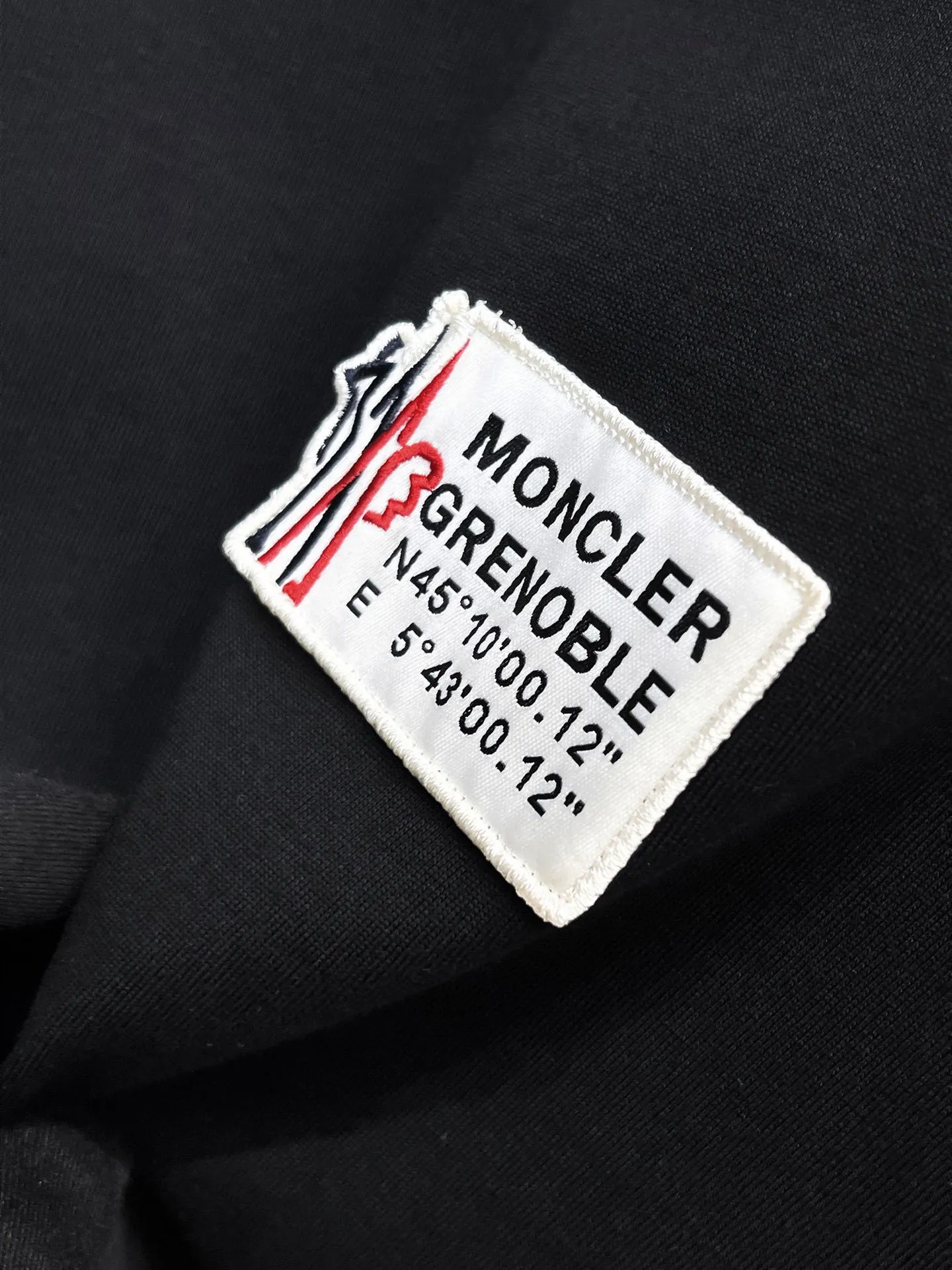 P560 Brand [MONCLER Mouth Covered] 2025 round neck short-sleeved shorts suit. The pure cotton fabric upper body will not be stuffy, the smooth and comfortable skin-friendly effect is more breathable, the fabric has its own texture, classic logo technology, a new interpretation from a unique angle, the first choice for fashion and versatility! Size: M-3XL (maximum wear: 190 pounds)