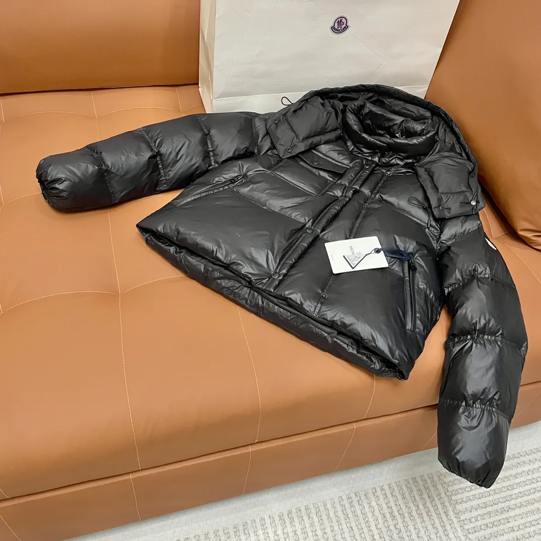 P960 Moncler➡️Mountain Mouth New Style🦢Goose Down Double-breasted Snap Hooded Down Jacket Jacket Women's MONCLER Moncler Meng Mouth Bursting Street New Product Design Fashionable and Versatile, Comfortable, Breathable, Mouth Down Jacket~Supports NFC chip sensor. Available simultaneously on the official website! This down jacket has a great sense of design and looks. You can buy it directly due to quality control. It’s a high-end product that you can’t go wrong with! Simple and elegant design ~ and engraved with 1ogo letters ~ the overall design makes this dress unique! It is made of imported technical fabrics and is filled with 90% white goose down. The texture and shape of the fabric are exquisite. You can feel its strong aura through the detailed pictures. It also has superior handsomeness and thermal insulation performance. It can be easily worn in various occasions! With polythermal insulation, you don’t have to worry about a little chill! The placket adopts a double-row zipper design, which is both fashionable and functional. It not only highlights the shape but also keeps warm. The design makes the whole style more luxurious!
