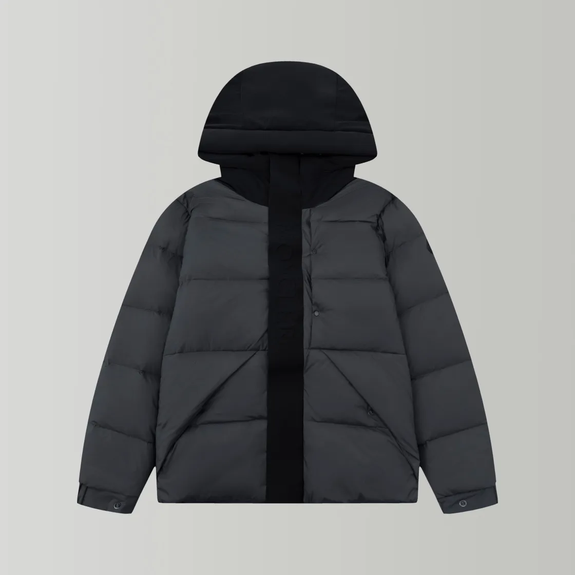 P820 ​​top version of Moncler's black warrior, popular winter down jacket, short down jacket, embossed access control down jacket, bread coat, the official website is out of stock, and the embossed placket clearly distinguishes the currency. The moncle madeira series, everyone calls it the black warrior! The 500g cashmere + Moncler Madeira short down jacket, with matte and sharp colors and tailoring, creates a smart posture. Wearing the main line of the autumn and winter mask series, return to the hustle and bustle of the city. One of the main series of autumn and winter, it is destined to be popular all over the Internet! The high-collar design of bread coats can be worn by both men and women! Mengkou's main series this year is filled with 90% white goose down, which is warm, comfortable and not bulky. The bread coat pattern is formed by large squares. Each square is evenly distributed, firmly locking the down, and warming your body! The interior adopts the new design of the black label main mark, which does not lose its personality and is low-key! The placket highlights the brand and has a certain sense of beauty and layering! The original customized fabric has a high density and a certain color, and the feel is definitely consistent with the original!!! The contrasting color fabric inside is dyed first, and after repeated testing, there will never be a single velvet out! The clean cut makes the upper body not bloated at all! It allows you to spend the cold winter gently! There is no gorgeous decoration or special design, it is just simple. But it will make you feel excited!! Simple and practical outerwear, showing the agility and visual vitality of contemporary trends, while reinterpreting Moncler's iconic classic styles, it promotes a more youthful and uninhibited cool play attitude! Color: black, gray and white