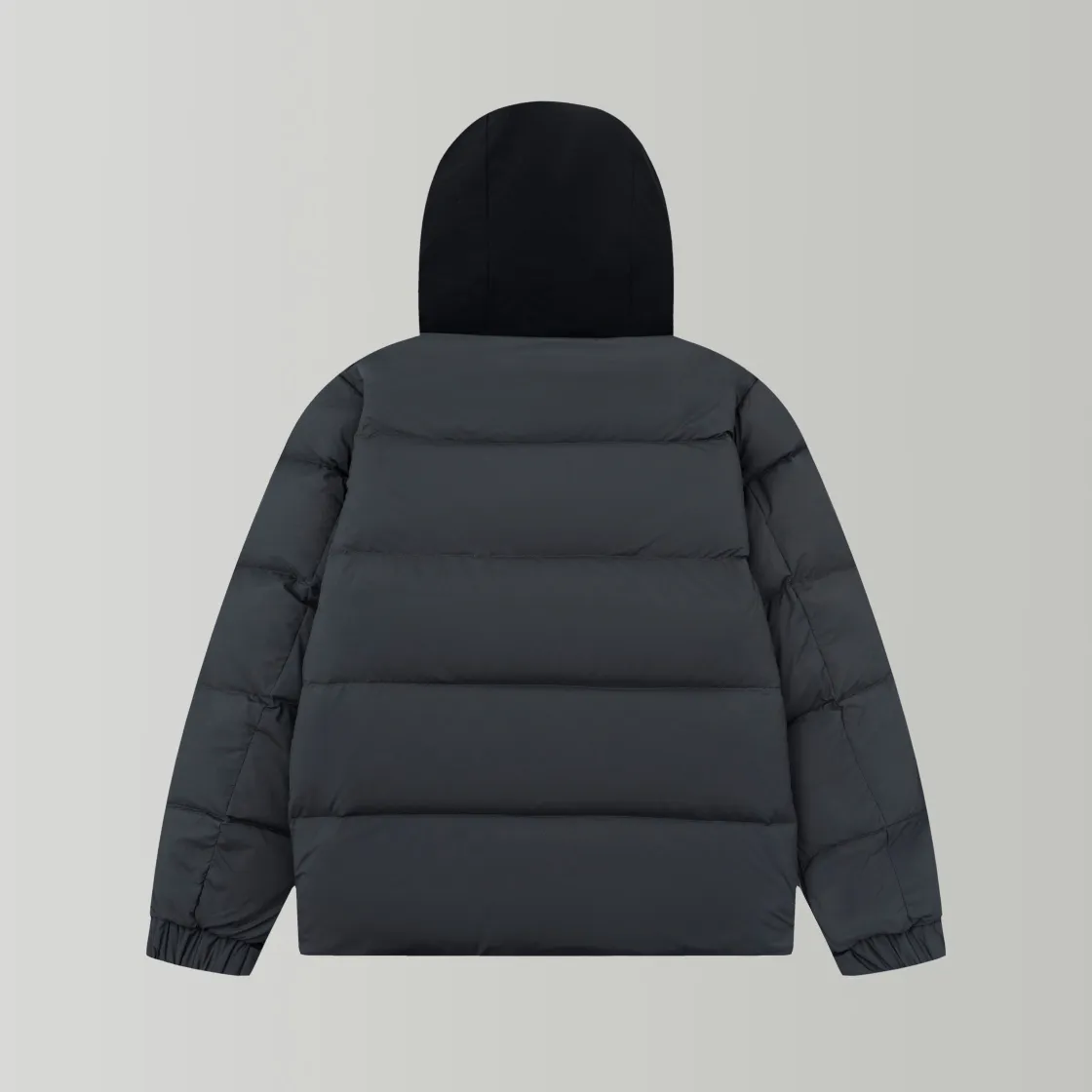 P820 ​​top version of Moncler's black warrior, popular winter down jacket, short down jacket, embossed access control down jacket, bread coat, the official website is out of stock, and the embossed placket clearly distinguishes the currency. The moncle madeira series, everyone calls it the black warrior! The 500g cashmere + Moncler Madeira short down jacket, with matte and sharp colors and tailoring, creates a smart posture. Wearing the main line of the autumn and winter mask series, return to the hustle and bustle of the city. One of the main series of autumn and winter, it is destined to be popular all over the Internet! The high-collar design of bread coats can be worn by both men and women! Mengkou's main series this year is filled with 90% white goose down, which is warm, comfortable and not bulky. The bread coat pattern is formed by large squares. Each square is evenly distributed, firmly locking the down, and warming your body! The interior adopts the new design of the black label main mark, which does not lose its personality and is low-key! The placket highlights the brand and has a certain sense of beauty and layering! The original customized fabric has a high density and a certain color, and the feel is definitely consistent with the original!!! The contrasting color fabric inside is dyed first, and after repeated testing, there will never be a single velvet out! The clean cut makes the upper body not bloated at all! It allows you to spend the cold winter gently! There is no gorgeous decoration or special design, it is just simple. But it will make you feel excited!! Simple and practical outerwear, showing the agility and visual vitality of contemporary trends, while reinterpreting Moncler's iconic classic styles, it promotes a more youthful and uninhibited cool play attitude! Color: black, gray and white