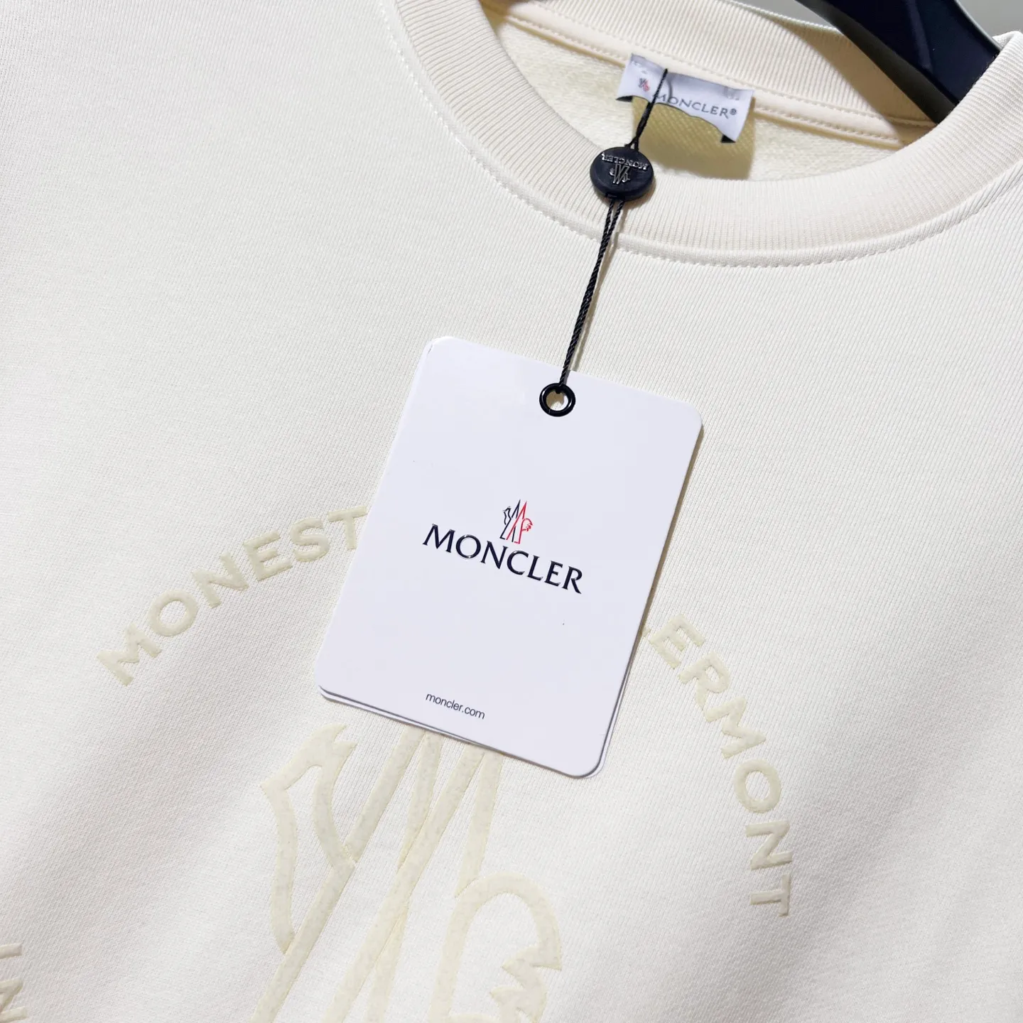 P220 MONCLER/Mask 420g pure cotton round neck sweatshirt, flocked printed letter LOGO, arm nylon chapter pocket logo, official synchronization, high version, high quality, fashionable personality, versatile trend, pure original quality, original fabric, tag, collar label, washed wheat, complete three standards, color: black, apricot, light green. Size: XS-L