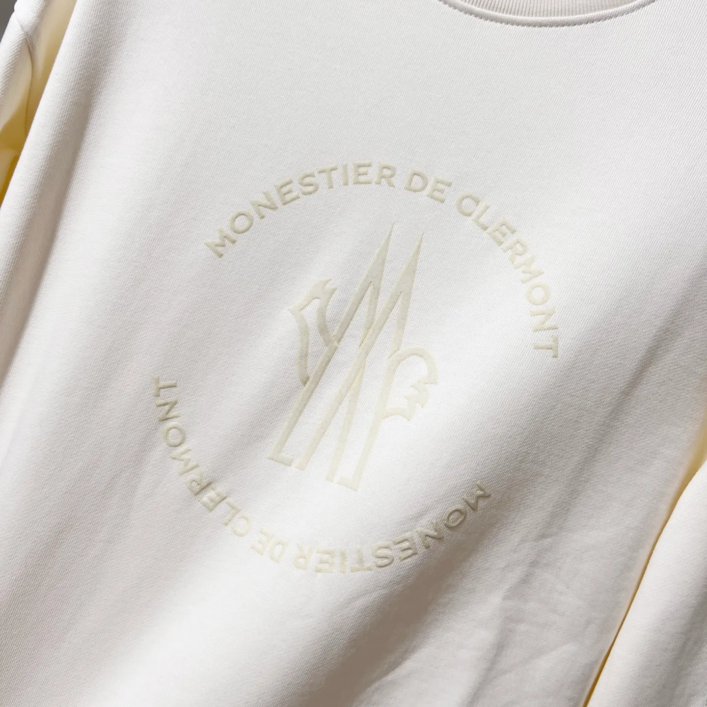 P220 MONCLER/Mask 420g pure cotton round neck sweatshirt, flocked printed letter LOGO, arm nylon chapter pocket logo, official synchronization, high version, high quality, fashionable personality, versatile trend, pure original quality, original fabric, tag, collar label, washed wheat, complete three standards, color: black, apricot, light green. Size: XS-L