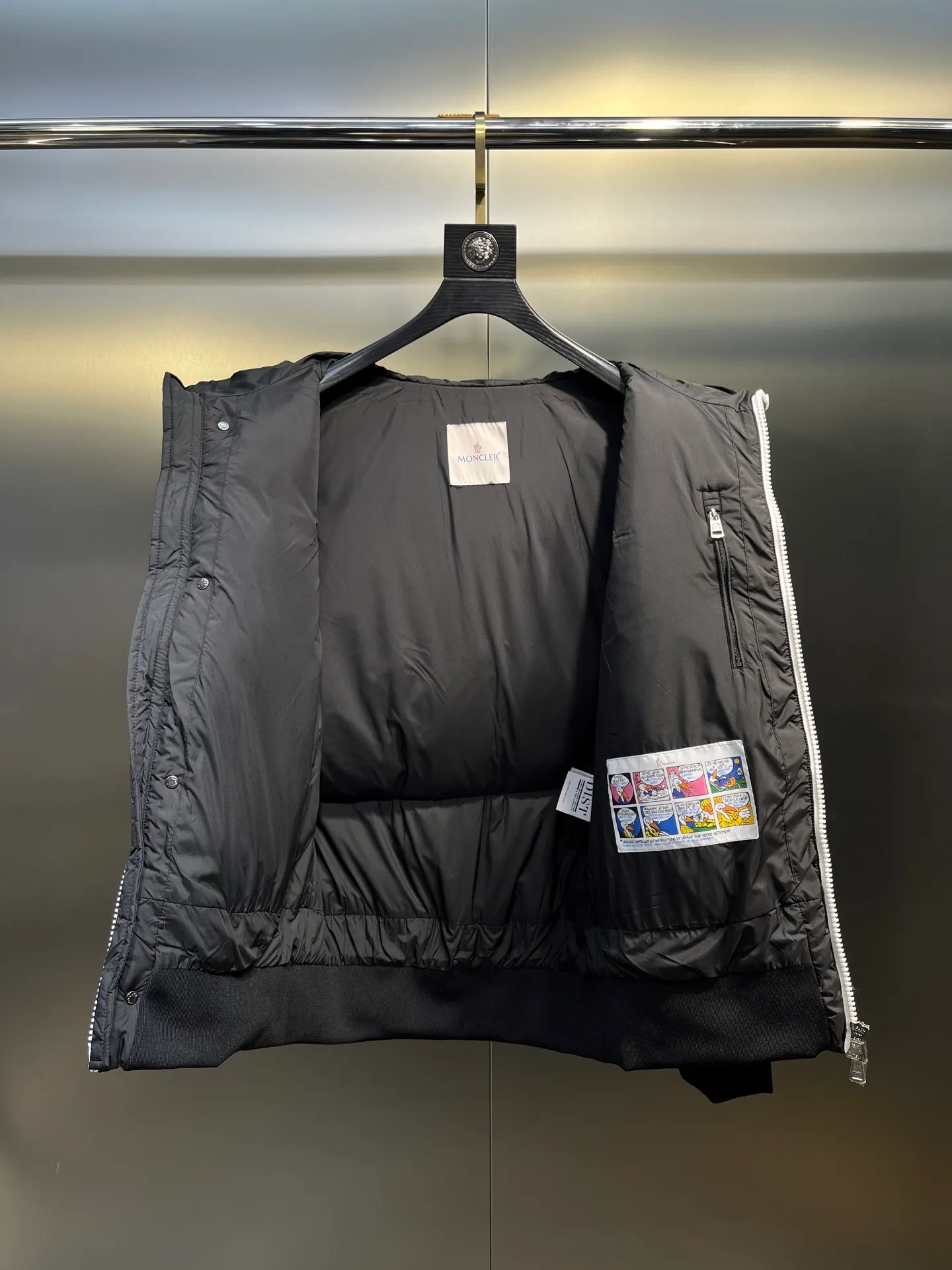 P840 moncler 🌟Down jacket Original 1:1 customized hardware accessories are all imported and original customized. Counters are welcome to compare. Absolutely high quality. Use top 90 duck down. Super soft. Top version, full of feathers. Super heavy industry. Fabric workmanship is perfect. Note: super soft. Size: 12345