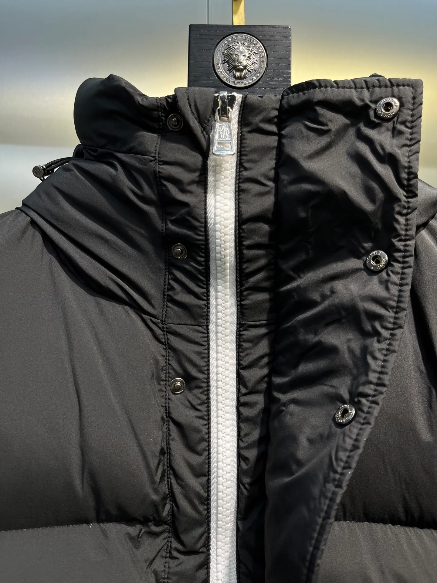 P840 moncler 🌟Down jacket Original 1:1 customized hardware accessories are all imported and original customized. Counters are welcome to compare. Absolutely high quality. Use top 90 duck down. Super soft. Top version, full of feathers. Super heavy industry. Fabric workmanship is perfect. Note: super soft. Size: 12345