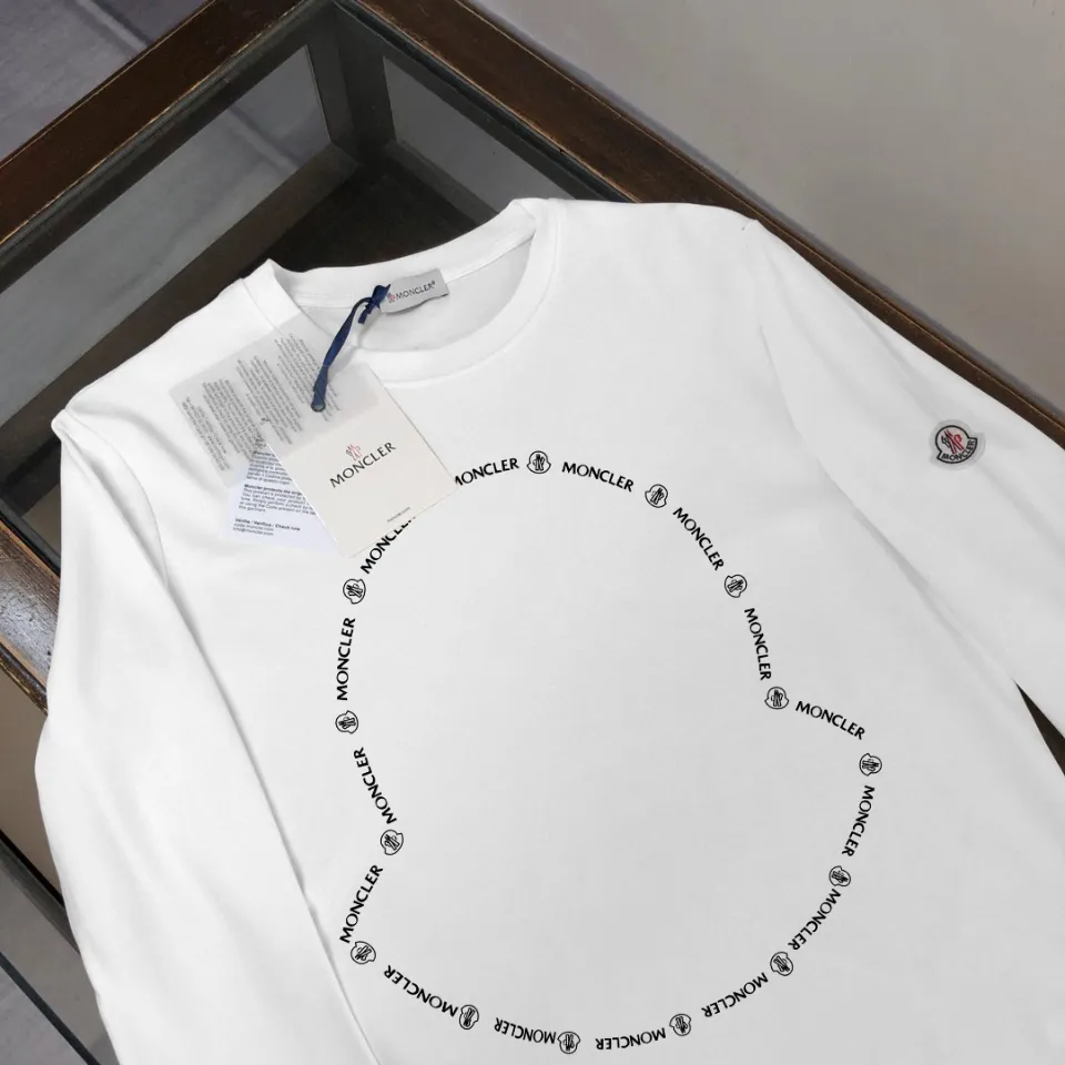 P180, a non-off-the-shelf model, you can trust it. Moncler printed long-sleeved T-shirt, 240g breathable cotton fabric, very soft and comfortable texture, does not shrink, does not deform, does not ball), can be worn alone as a base layer. Original customized accessories, collar label, care mark, hangtag, packaging (perfect details) Color: White Black Size: XS S M L