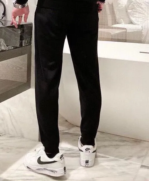 P380 [MONCLER] (Gospel for Fatty) hot-selling suit is coming. Focus on the original version of the official website. 2025 new hot-selling sweatshirt suit. The original order is the best product🇭🇰. It is the meticulous work of top designers for a fitting and perfect upper body effect. All-natural high-quality Roman cotton 100%, close-fitting comfort, noble and elegant! Original hardware embodies elegance and nobility! Counter size: M-5XL (maximum wear up to 220 pounds)