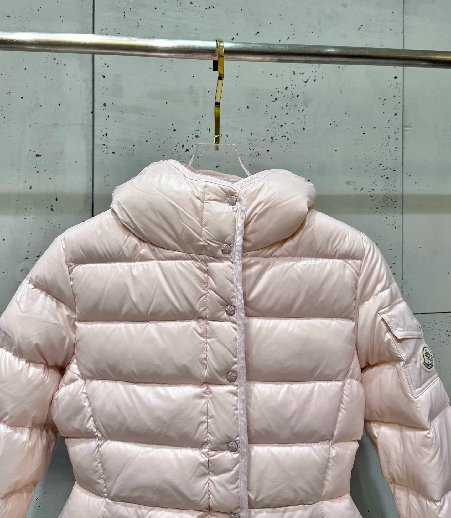 P920 Women's Moncler FW24 Barante short waist silhouette zipper long-sleeved down jacket Color: light pink off-white black Size: 0 1 2 3