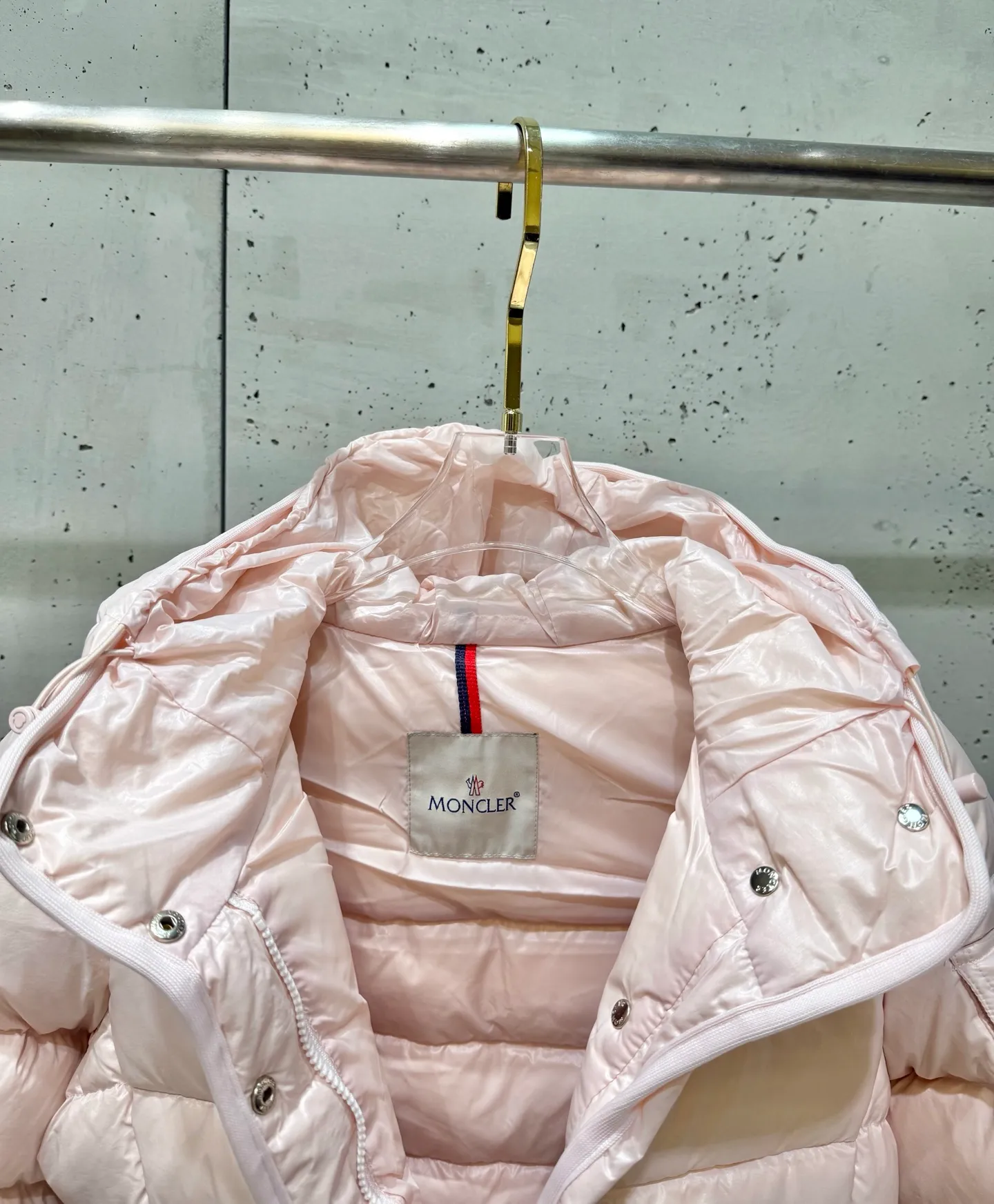 P920 Women's Moncler FW24 Barante short waist silhouette zipper long-sleeved down jacket Color: light pink off-white black Size: 0 1 2 3