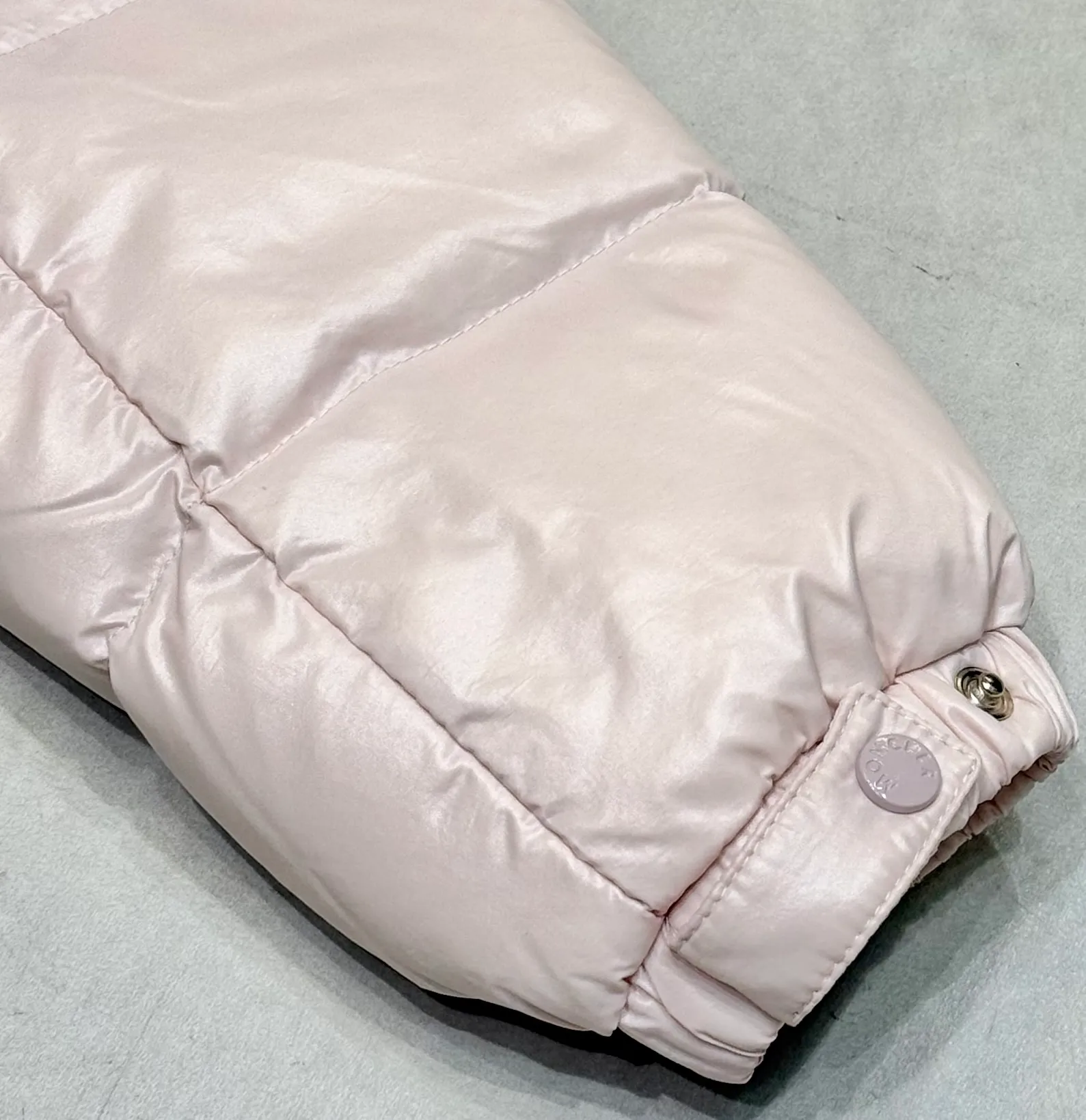 P920 Women's Moncler FW24 Barante short waist silhouette zipper long-sleeved down jacket Color: light pink off-white black Size: 0 1 2 3