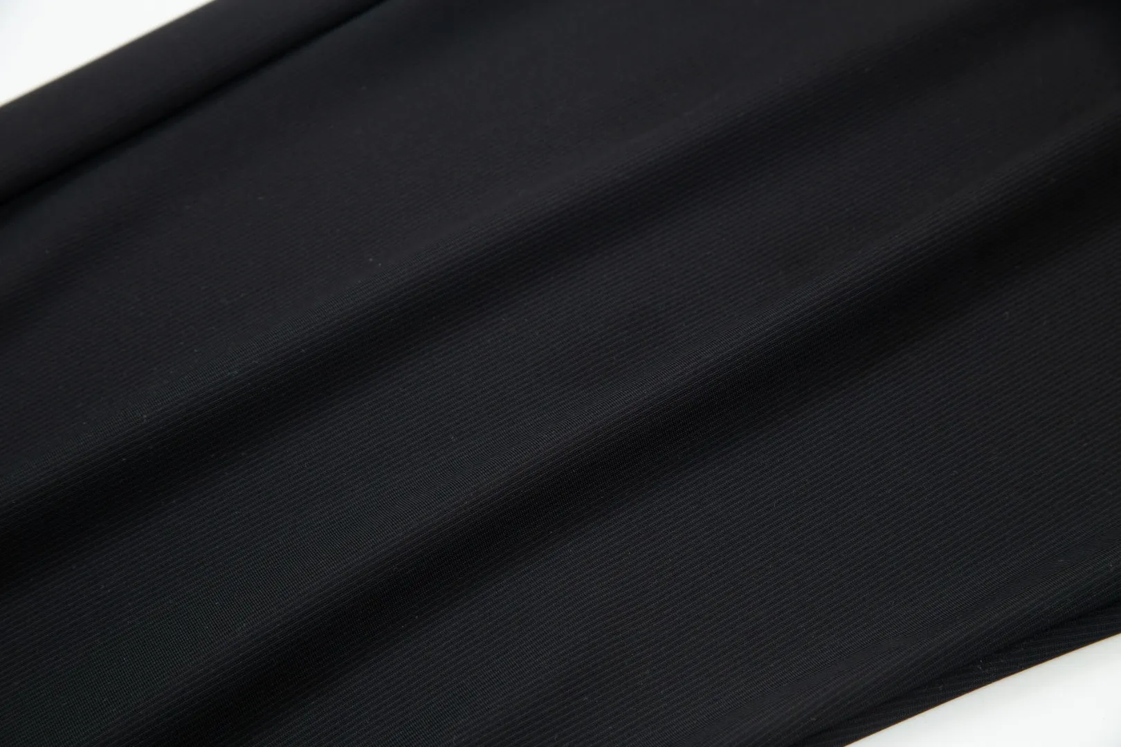 P230 Moncler spring and summer new model, two-color high-quality thin sports and leisure ice silk pants. Smooth, comfortable, anti-wrinkle and traceless pants. 🗯Soft texture, slightly elastic to the touch, cool ice silk pants. Waist elastic band, fashionable version design. 🗯 Neat and neat wiring, suitable for both sports and leisure! It can be easily controlled by all body types. Two classic colors are available. 🗯New summer product. Versatile and easy to match. The upper body is very simple, handsome and stylish. It can be easily controlled by men and women. Color: Black Gray Size: S-XL
