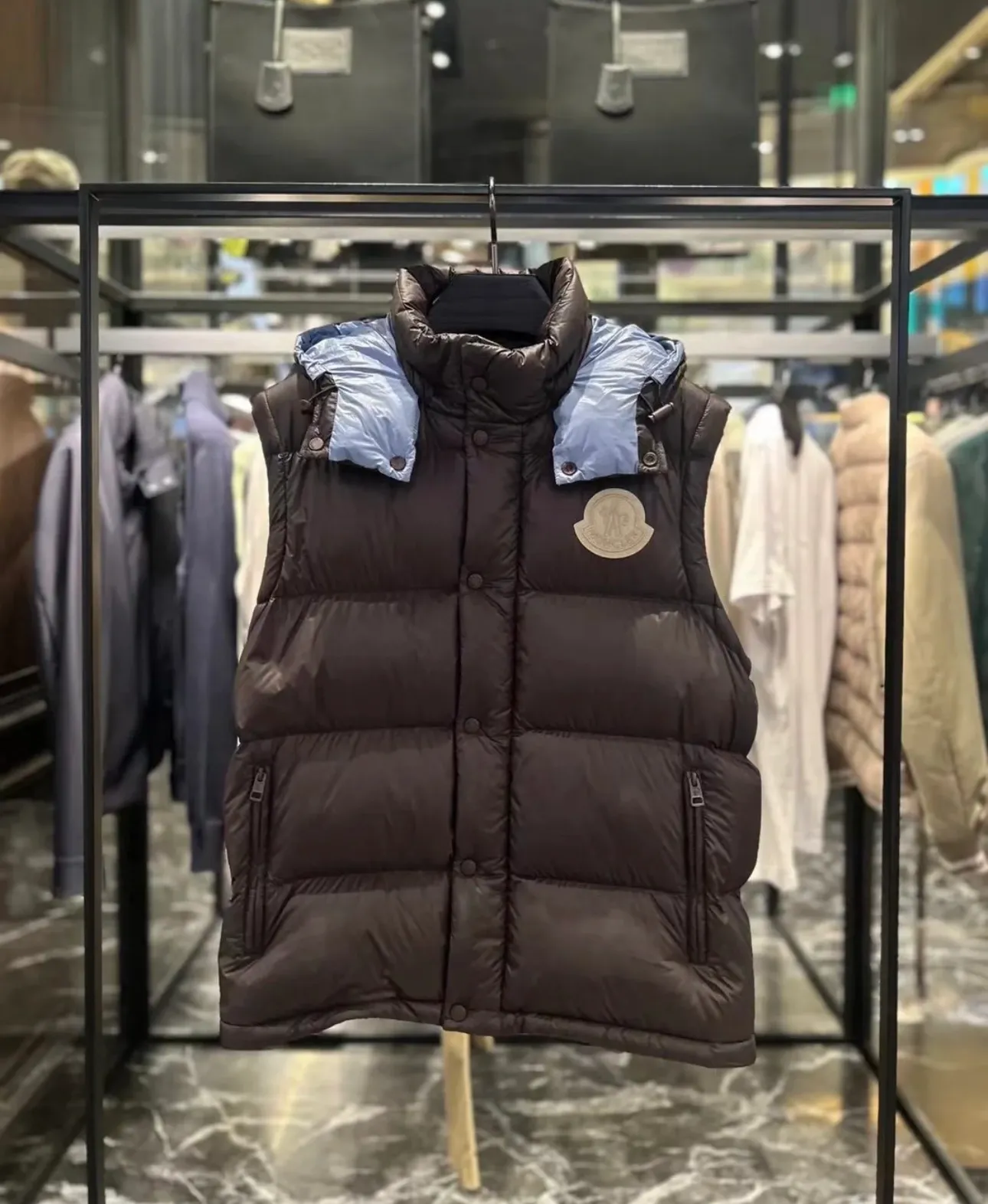 P800 Moncler Cyclone 2-in-1 down jacket. Real shot display at the counter.
