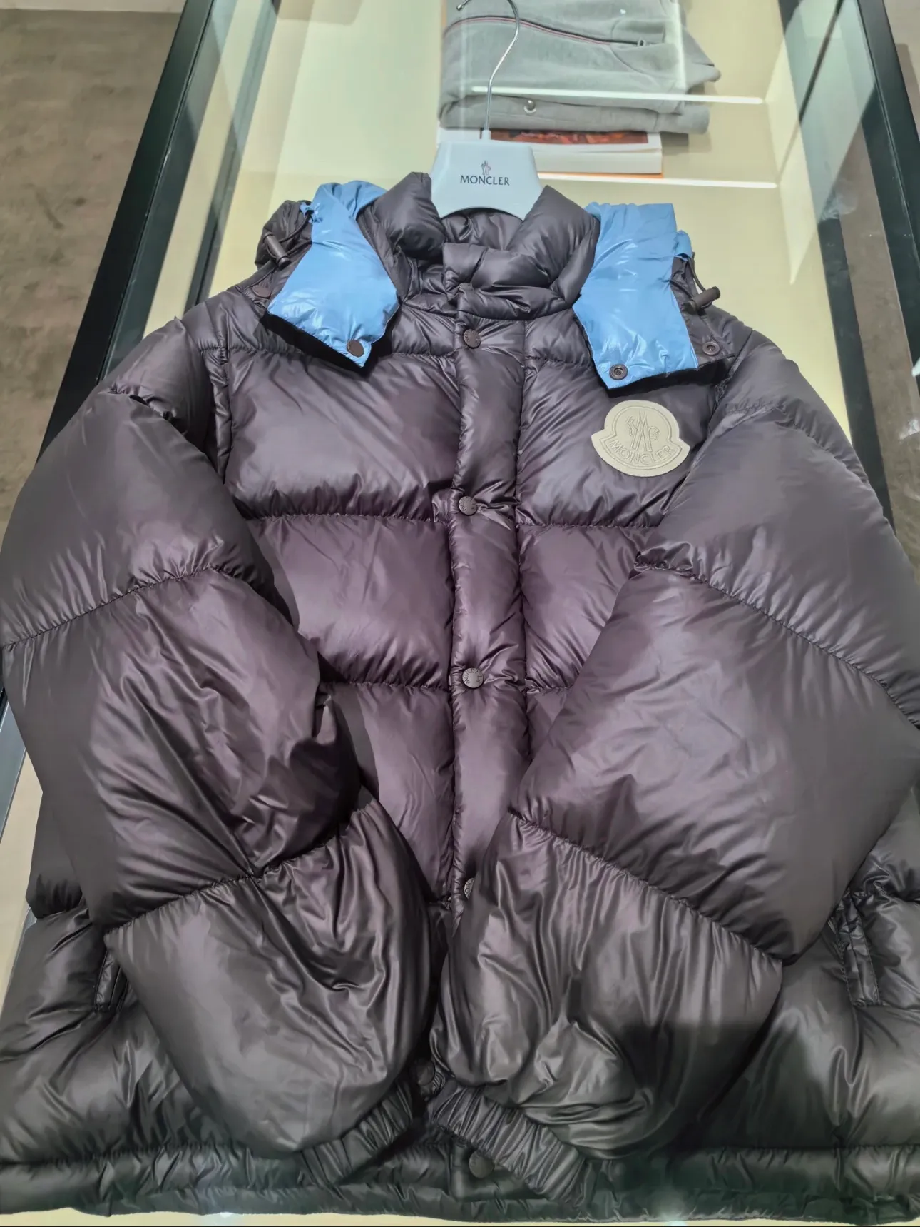 P800 Moncler Cyclone 2-in-1 down jacket. Real shot display at the counter.