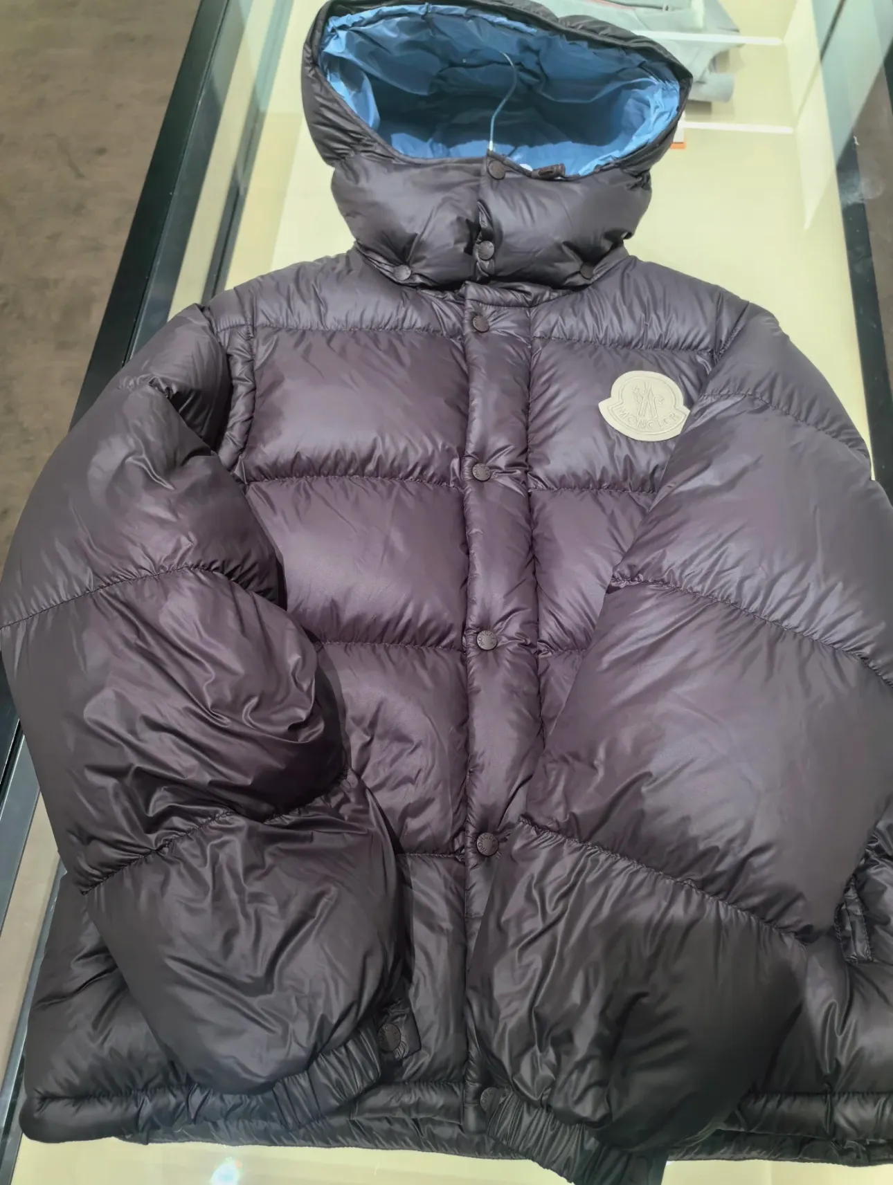 P800 Moncler Cyclone 2-in-1 down jacket. Real shot display at the counter.