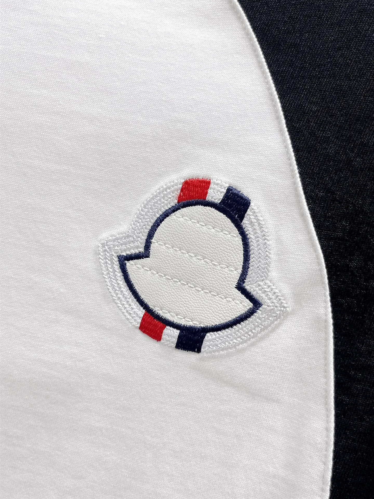 P560 Brand [MONCLER Mouth Covered] 2025 round neck short-sleeved shorts suit. The pure cotton fabric upper body will not be stuffy, the smooth and comfortable skin-friendly effect is more breathable, the fabric has its own texture, classic logo technology, a new interpretation from a unique angle, the first choice for fashion and versatility! Size: M-3XL (maximum wear: 190 pounds)