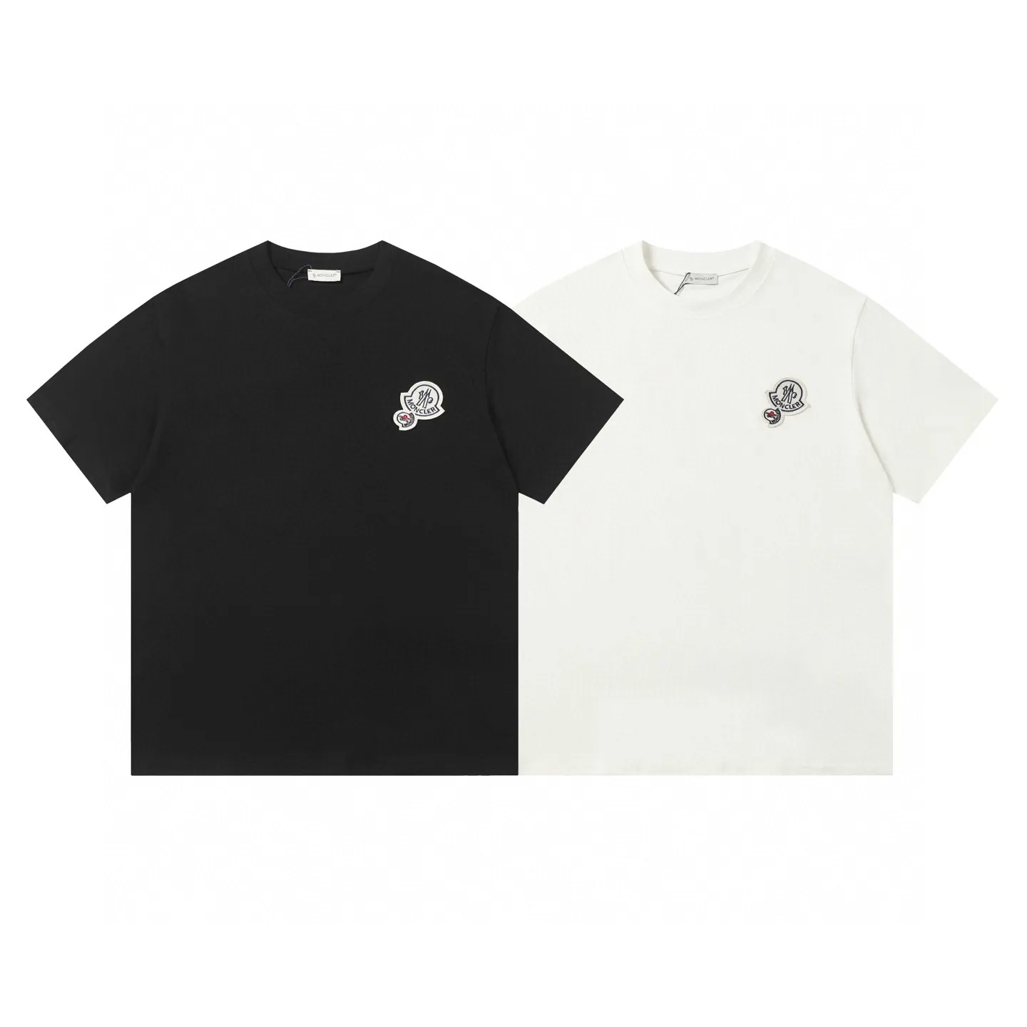 P134 Style No.: 869 〈MONCLER〉The price of the MONCLER is actually quite advantageous. Those who have been to the counters should know that the price of the MONCLER is not much cheaper than Gucci Burberry. It is just relatively low-key and unwilling to hype. It is a picture that you want to buy or not. It has an arrogant existence... Exclusively customized 270g 32-count double yarn smooth cotton. The texture is very soft and comfortable. 100% different from the top fabrics in the market (does not shrink, deform, or pill). Matched with 320g 1*1 thread (fabric threads are dyed in the same vat, no color difference, threads are not easy to deform) Color: Black White Size: S-XL