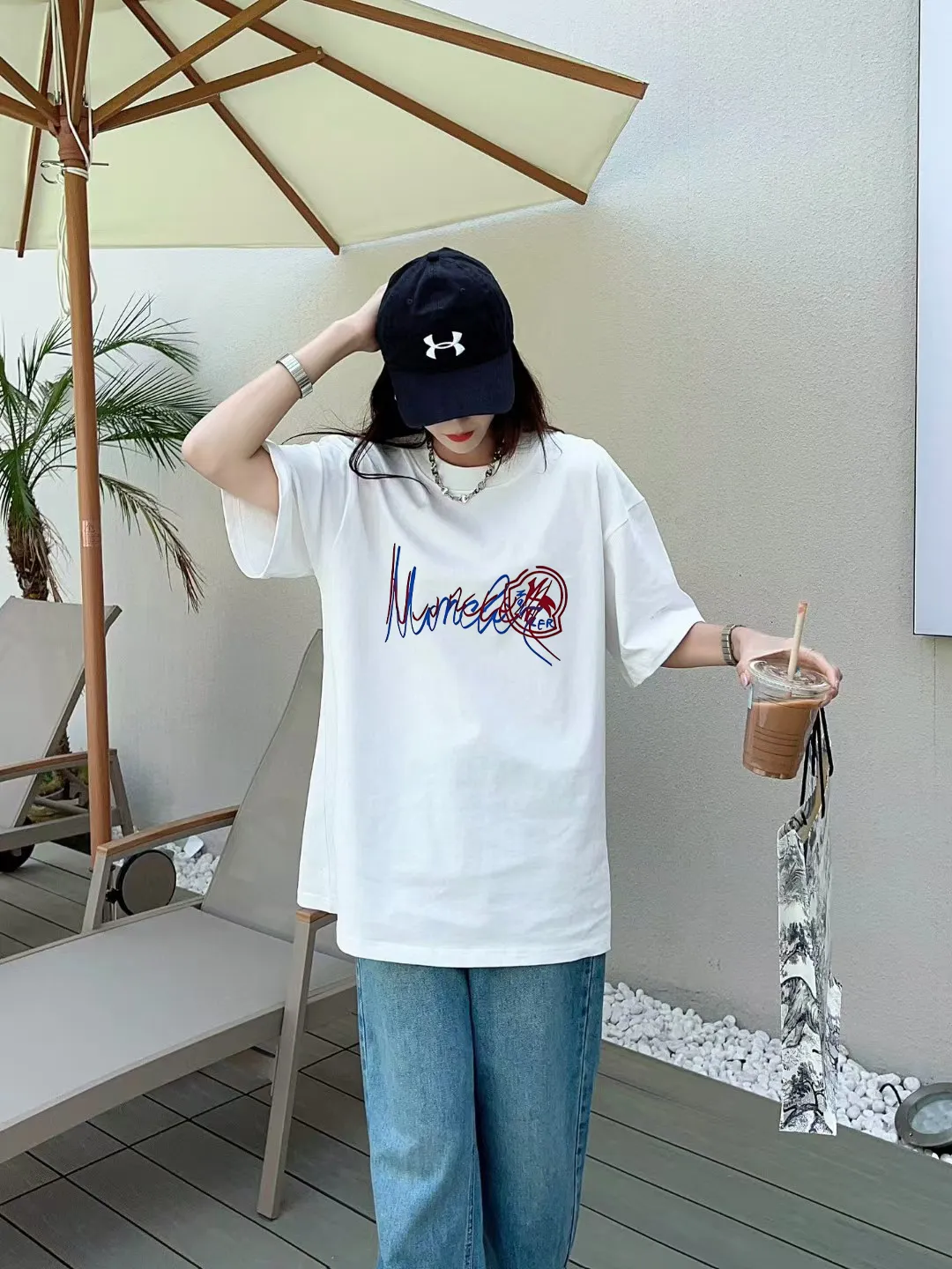 P140 🔥 [MONCLER] 2025FW short-sleeved T-shirt with badge + LOGO, high-end 26s double yarn 300g fabric, heavy fabric, custom stretcher rib, same vat and dye, complete three standards, same style for men and women, color: black, white, size: S M L XL 2XL