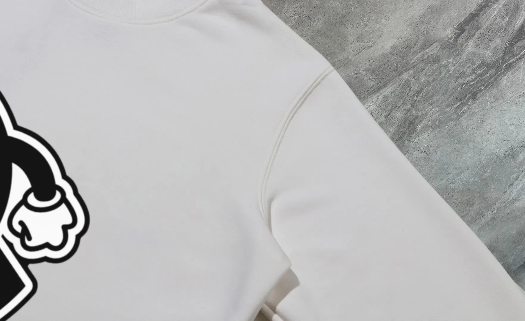 P210 High-version sweatshirt) [Long-term stock] 〖𝐌𝐎𝐍𝐂𝐋𝐄𝐑~Mask〗 Made of 440g heavy-weight fabric. It is different from the market currency. It can be matched with any variety and is properly handsome. 😎The whole dress is made of double waistcoats. The double waistcoats make the whole dress more three-dimensional. Not ordinary factories can do such fine work. 2025 Spring runway version of the T stage, on sale at the counter, round neck terry sweatshirt, high-end double-strand pure cotton, custom-made stretch ribs, dyed in the same vat, complete with three standards, matched with exquisite embroidered LOGO on the chest, simple and advanced, same style for men and women. Color: black, apricot, white, size: S M L XL 2XL