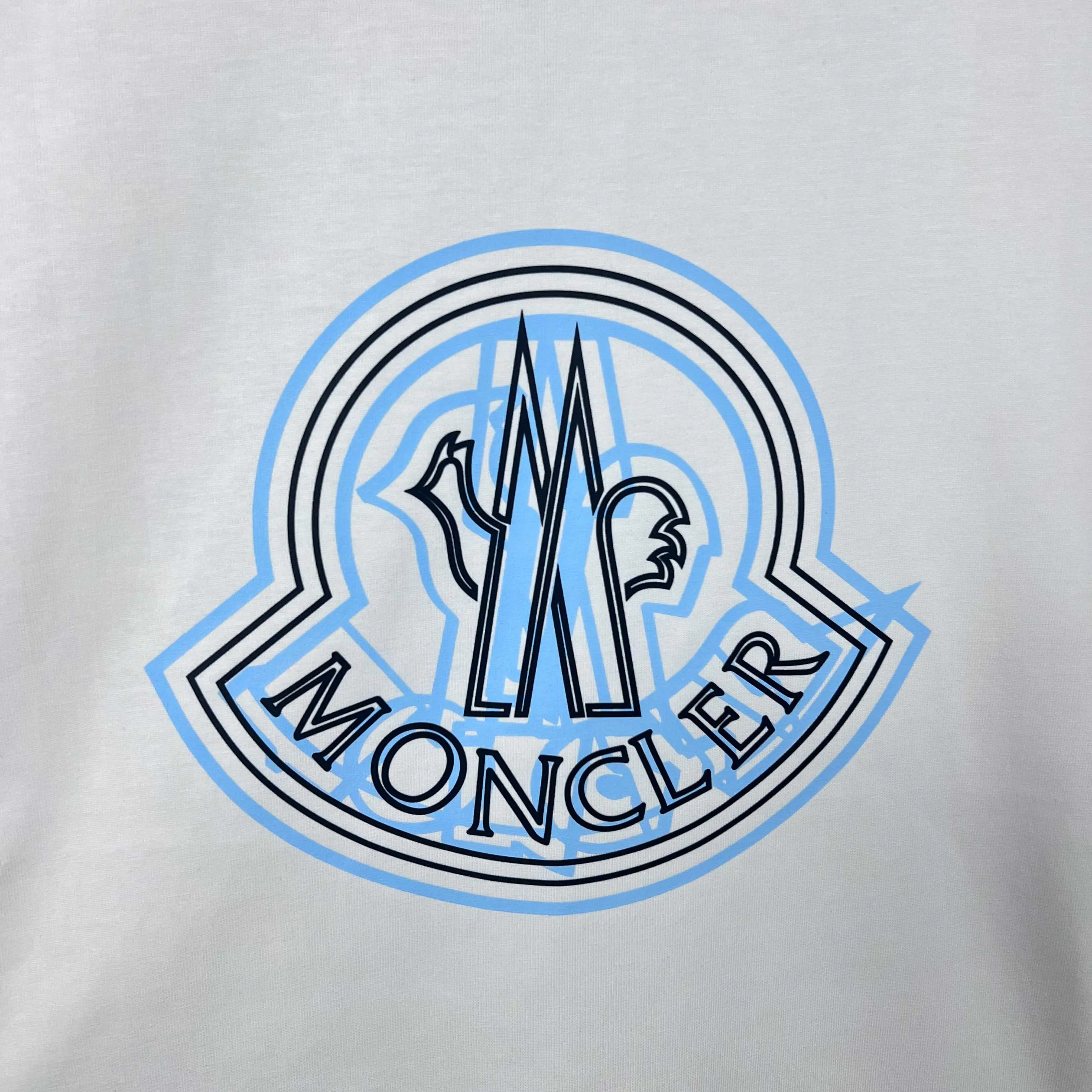 P150 MONCLER/Muzzled 300g pure cotton round neck short-sleeved T-shirt Brand classic Ghost offset letter LOGO embossing process 2025ss official synchronization High version High quality Fashion personality Versatile trend Pure original quality Original fabric Hang tag Collar label Washed wheat Complete three standards Color: Black. White. Size: S M L XL XXL