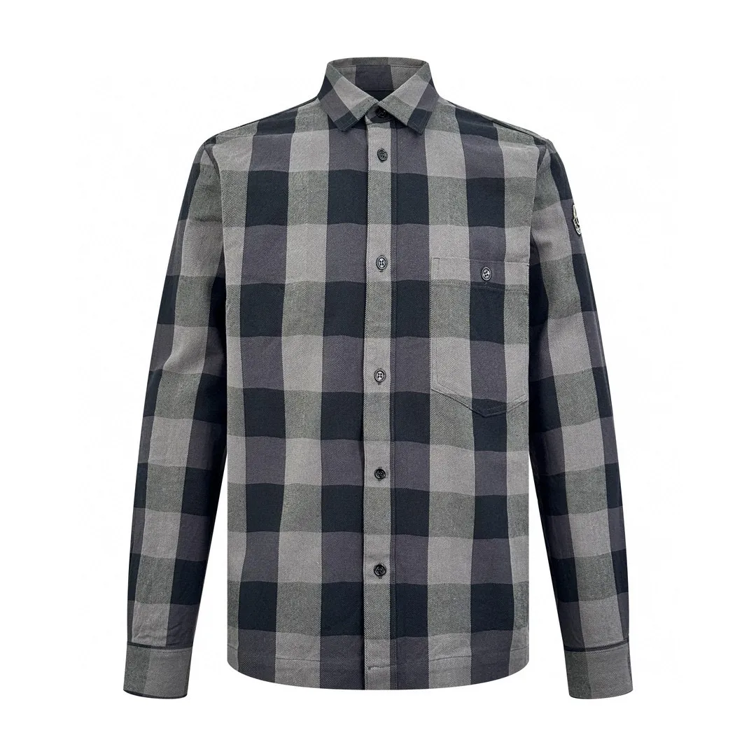 P490 Exclusive supply] Moncler three-party joint plaid shirt. The original version was purchased for 8,450 and developed. The fabric is made of custom-woven plaid cotton. It has clear texture and delicate touch. It is comfortable and close to the skin. It is based on the interweaving of pure dark gray and light gray. It is deep and layered. Moncler The co-branded embroidery logo on the sleeves is another dynamic scenery. It is a concentrated imprint of the brand spirit. It exudes a sense of luxury from the inside out. It is a stunning work in the fashion feast, using imported machine embroidery technology. It uses advanced computer control systems and precision mechanical components to realize Moncler embroidery operations with high precision. The lines are smooth and delicate. Infrared positioning cutting bed uses infrared transmitters and infrared receivers to achieve precise positioning of materials. The accuracy can reach the micron level. In order to meet the effect of high-precision cutting of plaid alignment, the material loss is extremely high. Each piece needs to be lost 10 points on average. It is time-consuming and labor-intensive. The details are genuine, and the fabrics have been sand washed. The texture is better, not easy to deform, not easy to shrink, not easy to fade, and maintains long-term beauty. Size:46-48-50-52