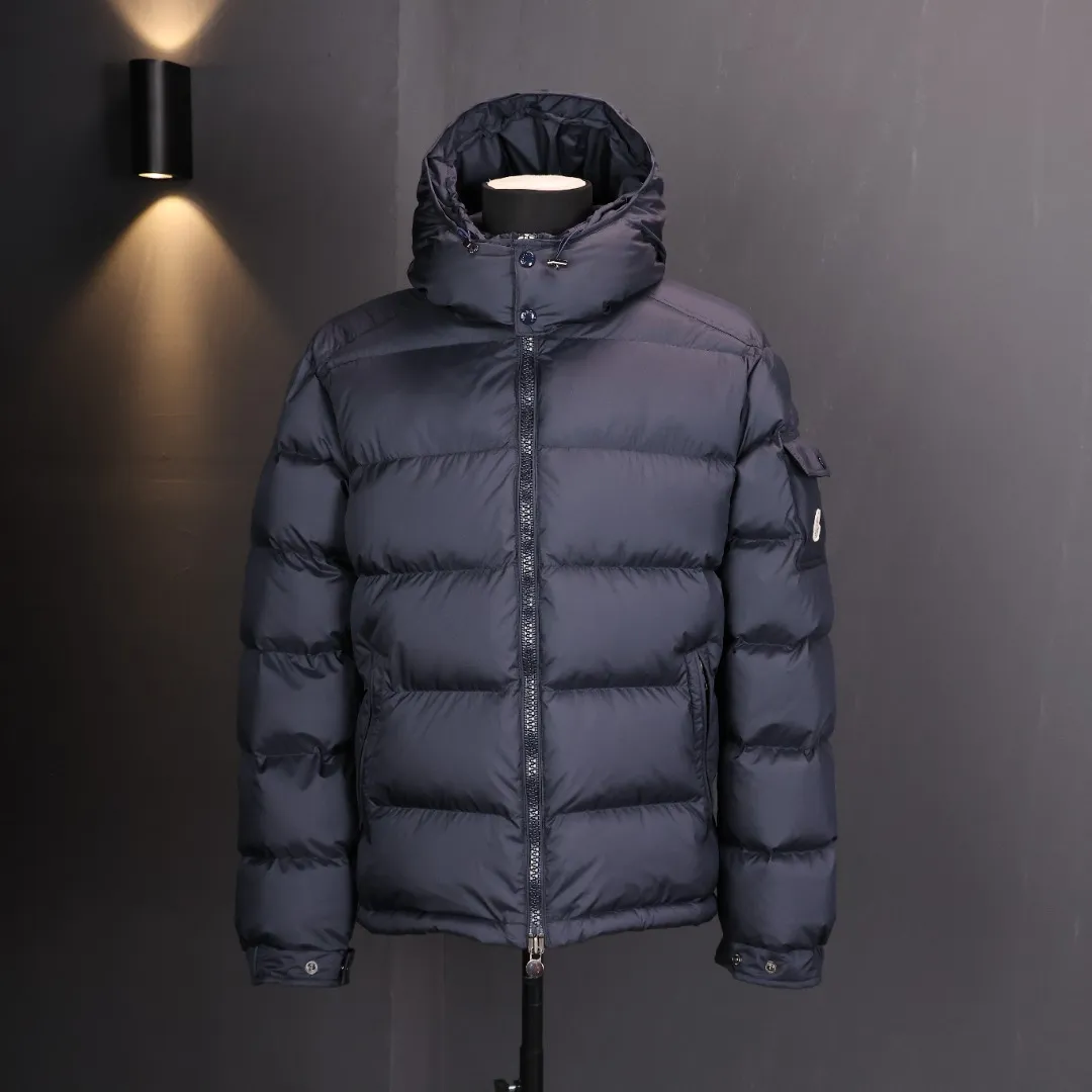 P1120 Moncler Maya series FW25 Maya matte sleeve pocket logo logo comfortable removable hood short down jacket, same style for men and women